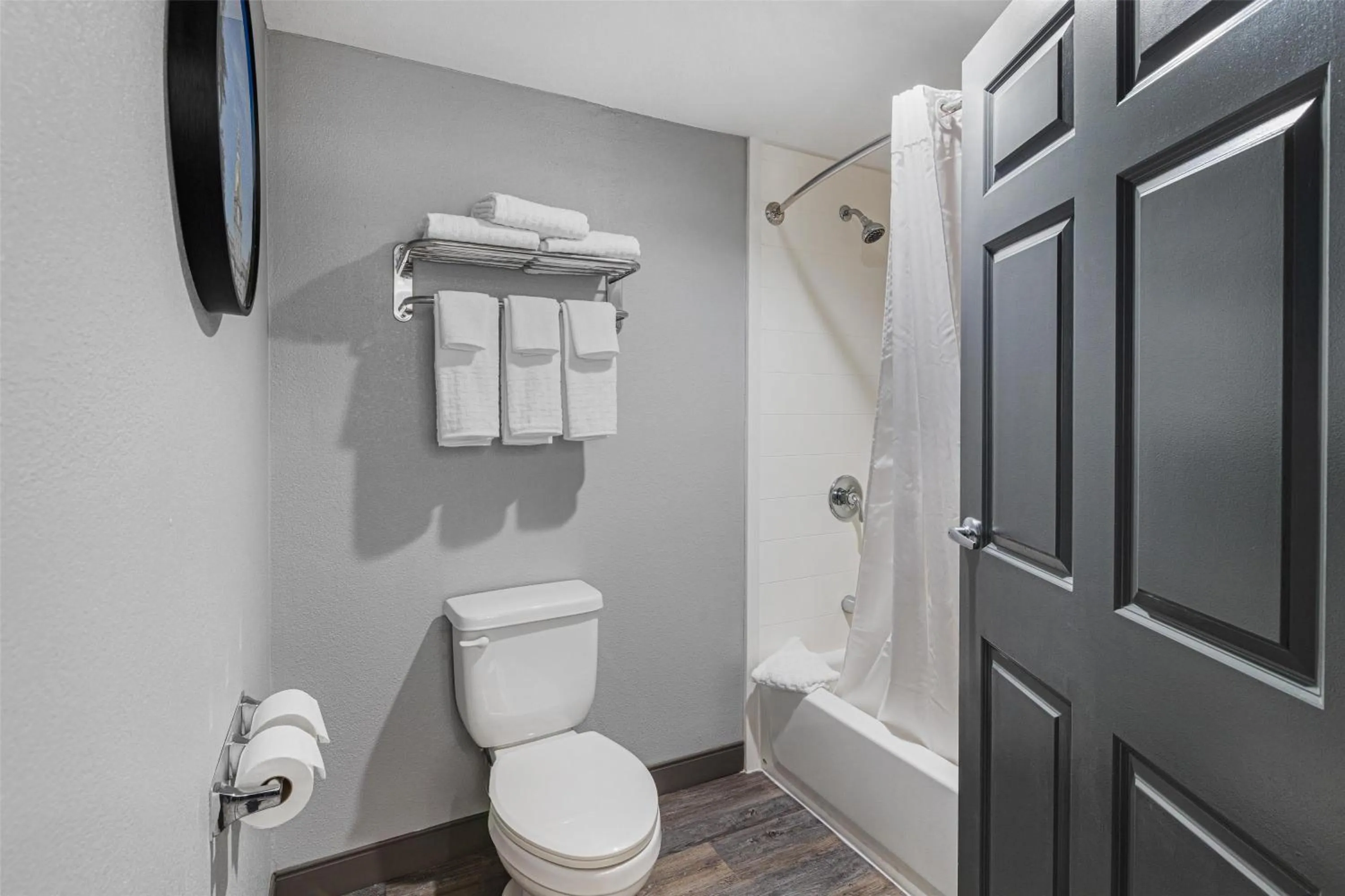 Bathroom in Best Western Plus Savannah Gateway