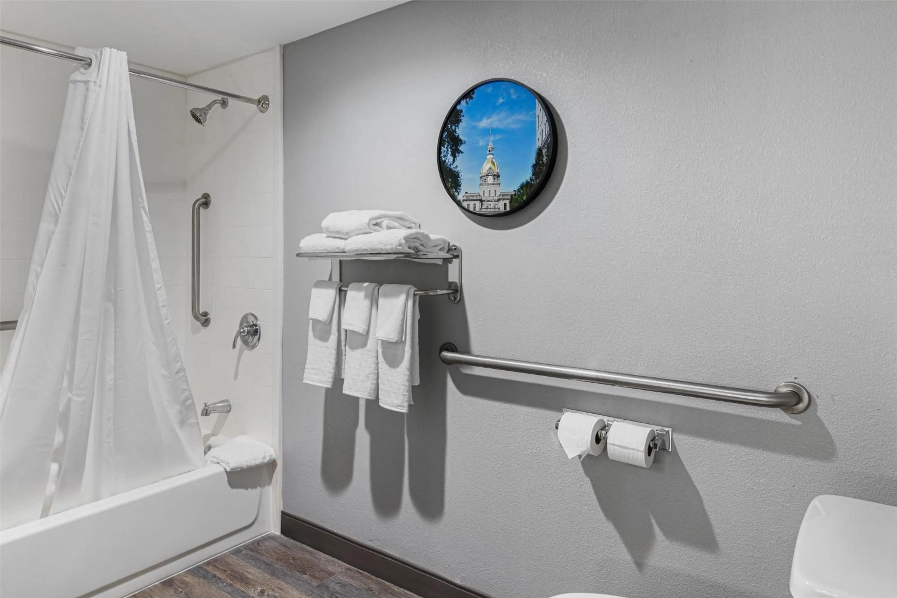 Bathroom in Best Western Plus Savannah Gateway