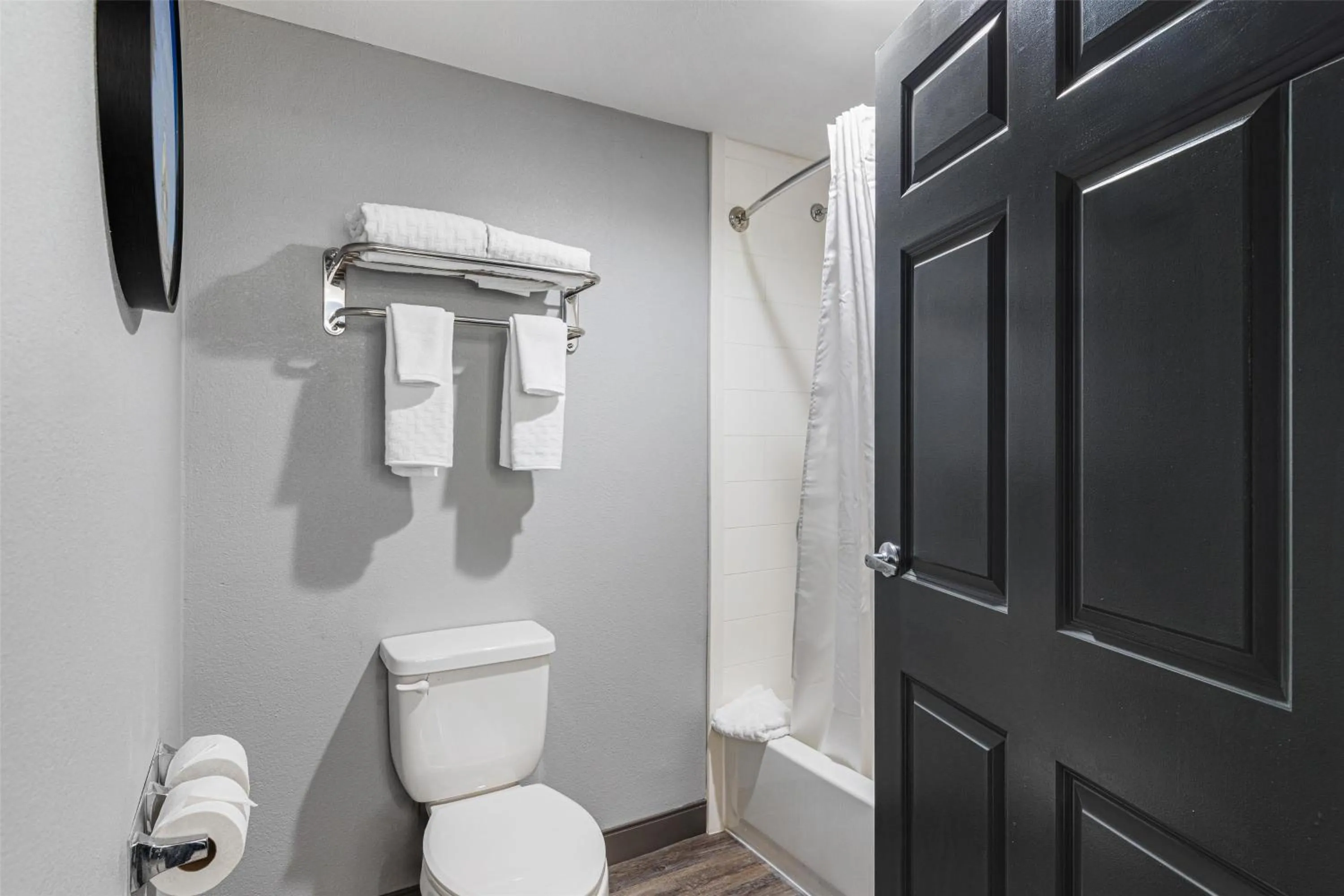 Bathroom in Best Western Plus Savannah Gateway