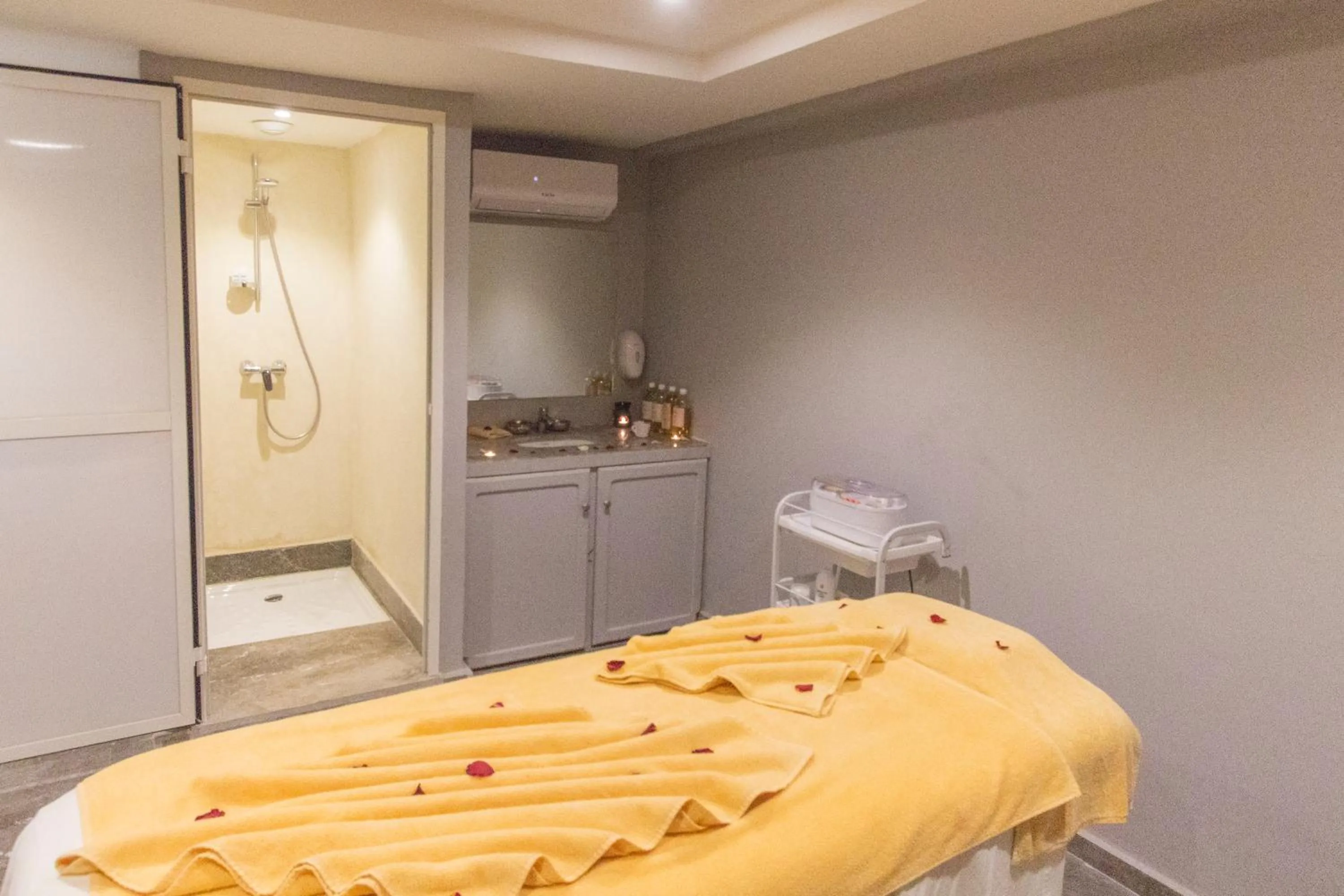 Massage in Wazo Hotel