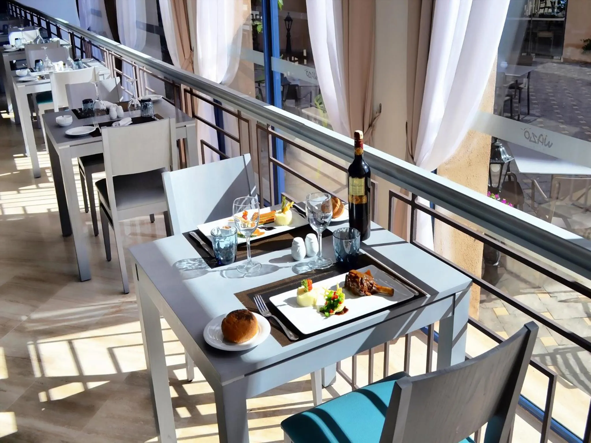 Restaurant/places to eat in Wazo Hotel