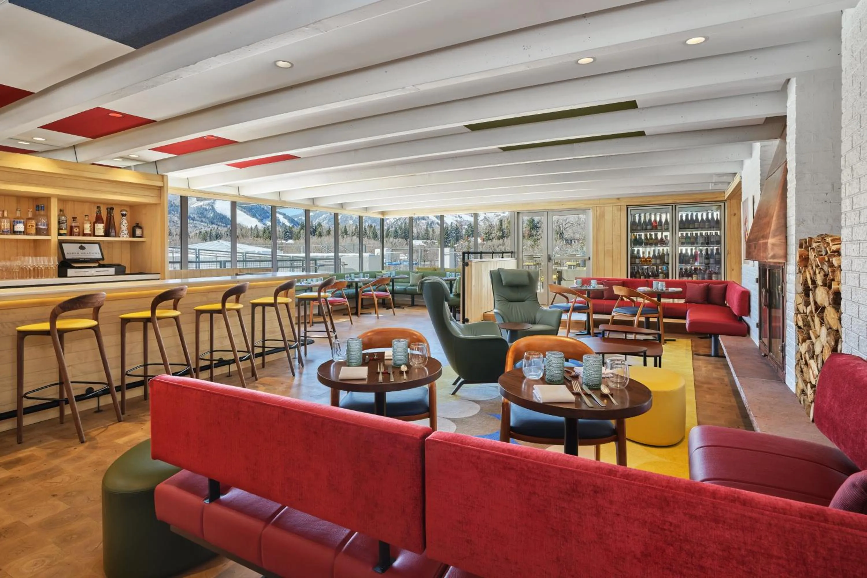 Lounge or bar in Aspen Meadows Resort