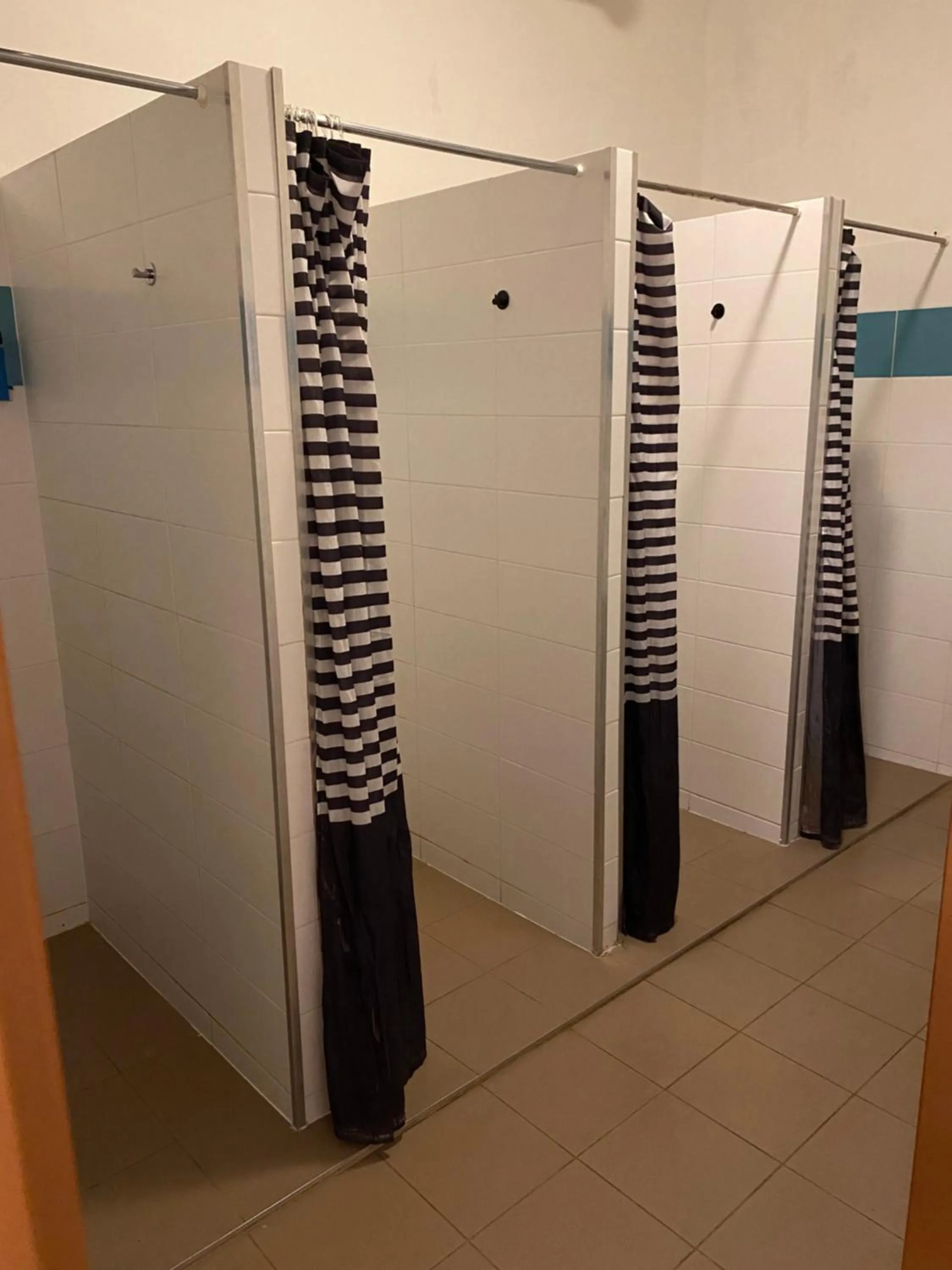 Shower in Easy Housing