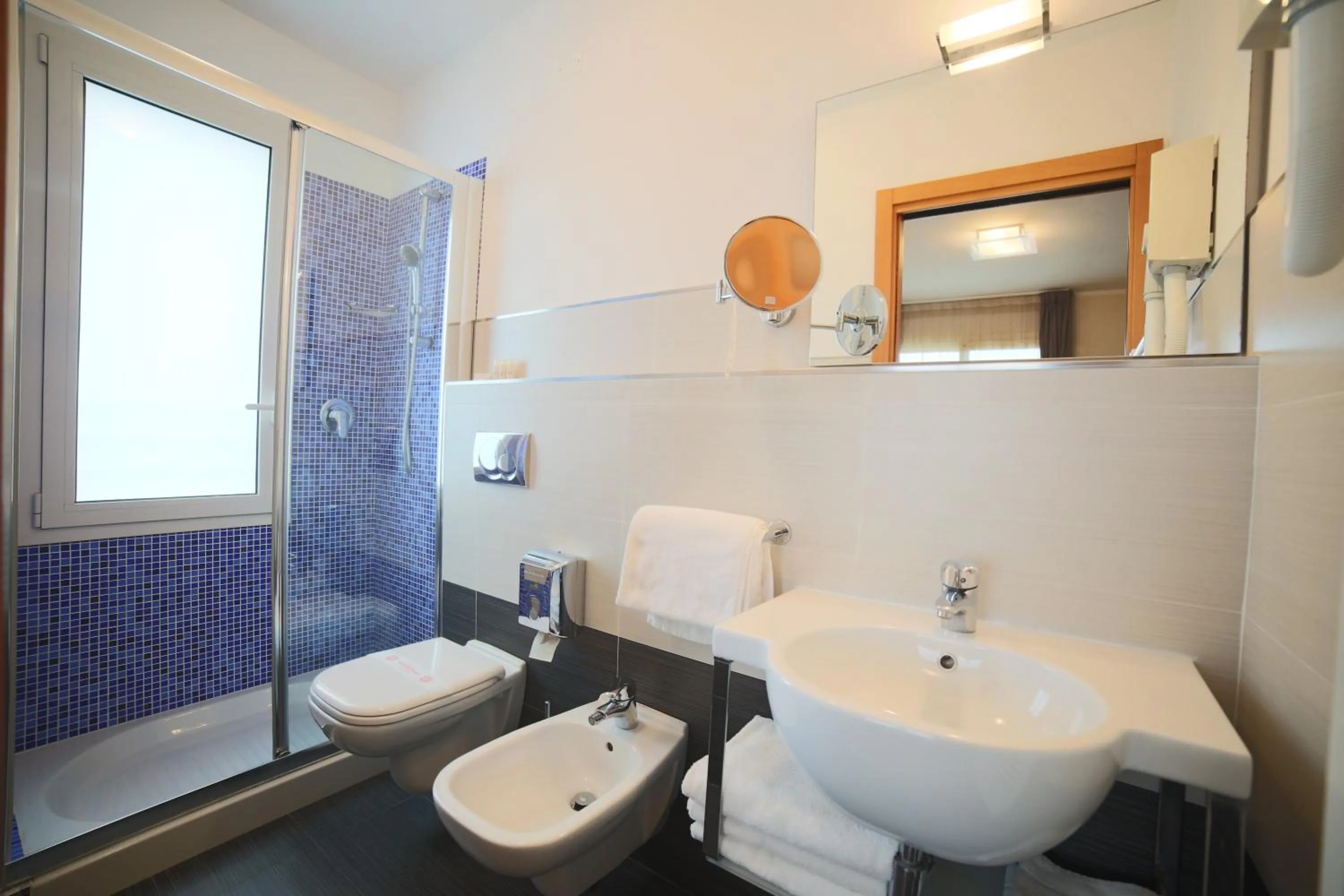 Shower in Hotel Caribia Pinarella