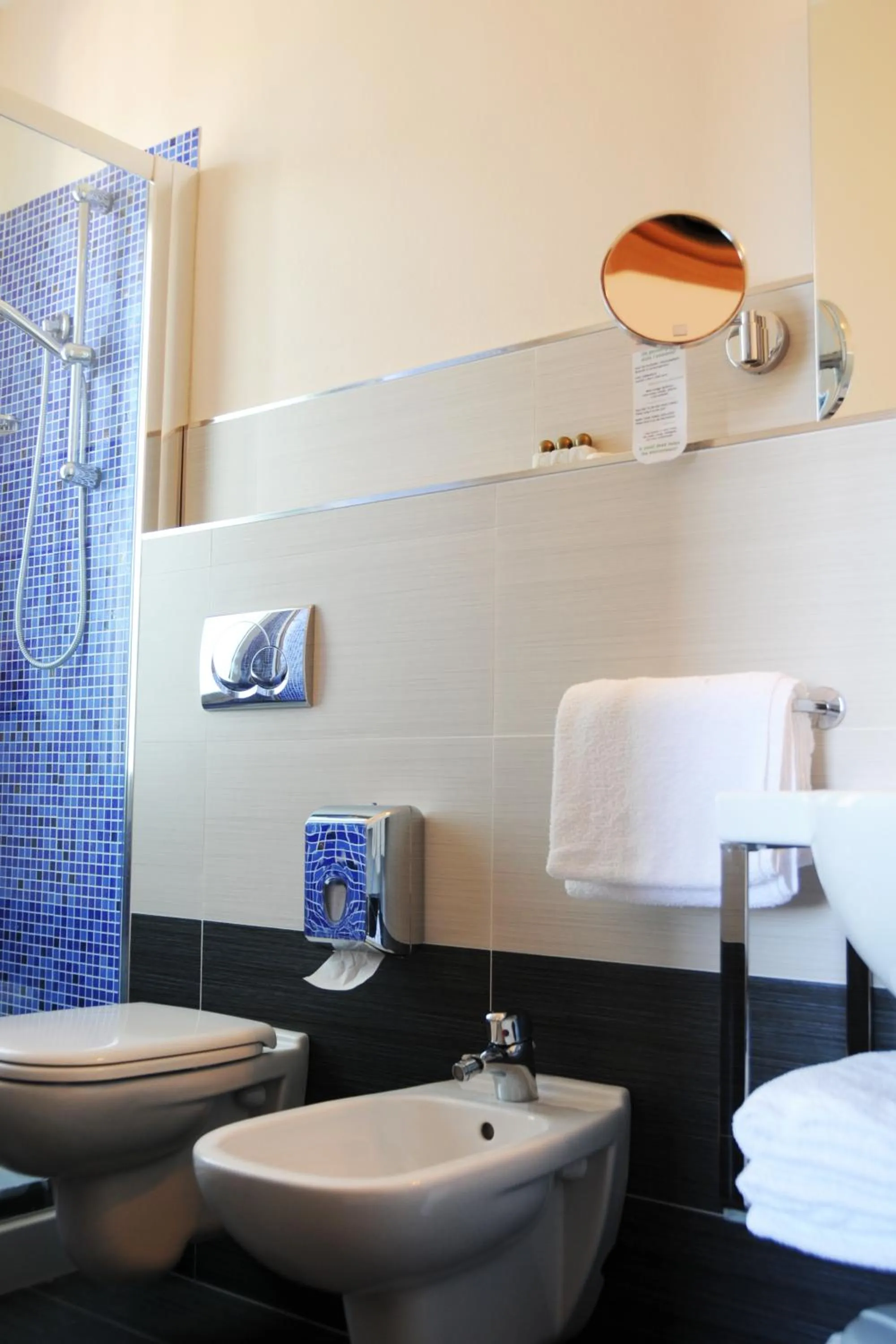 Shower in Hotel Caribia Pinarella