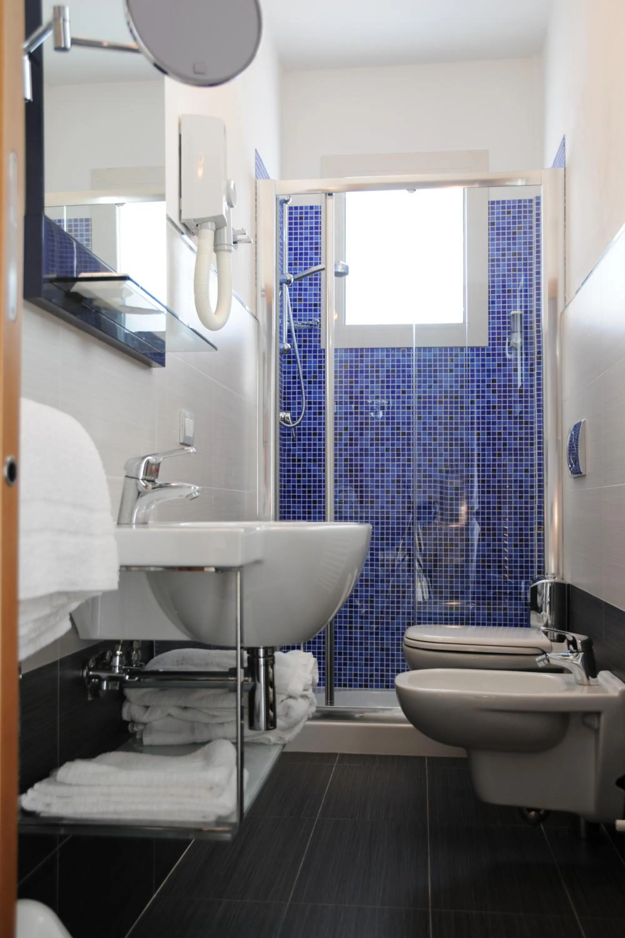 Shower in Hotel Caribia Pinarella