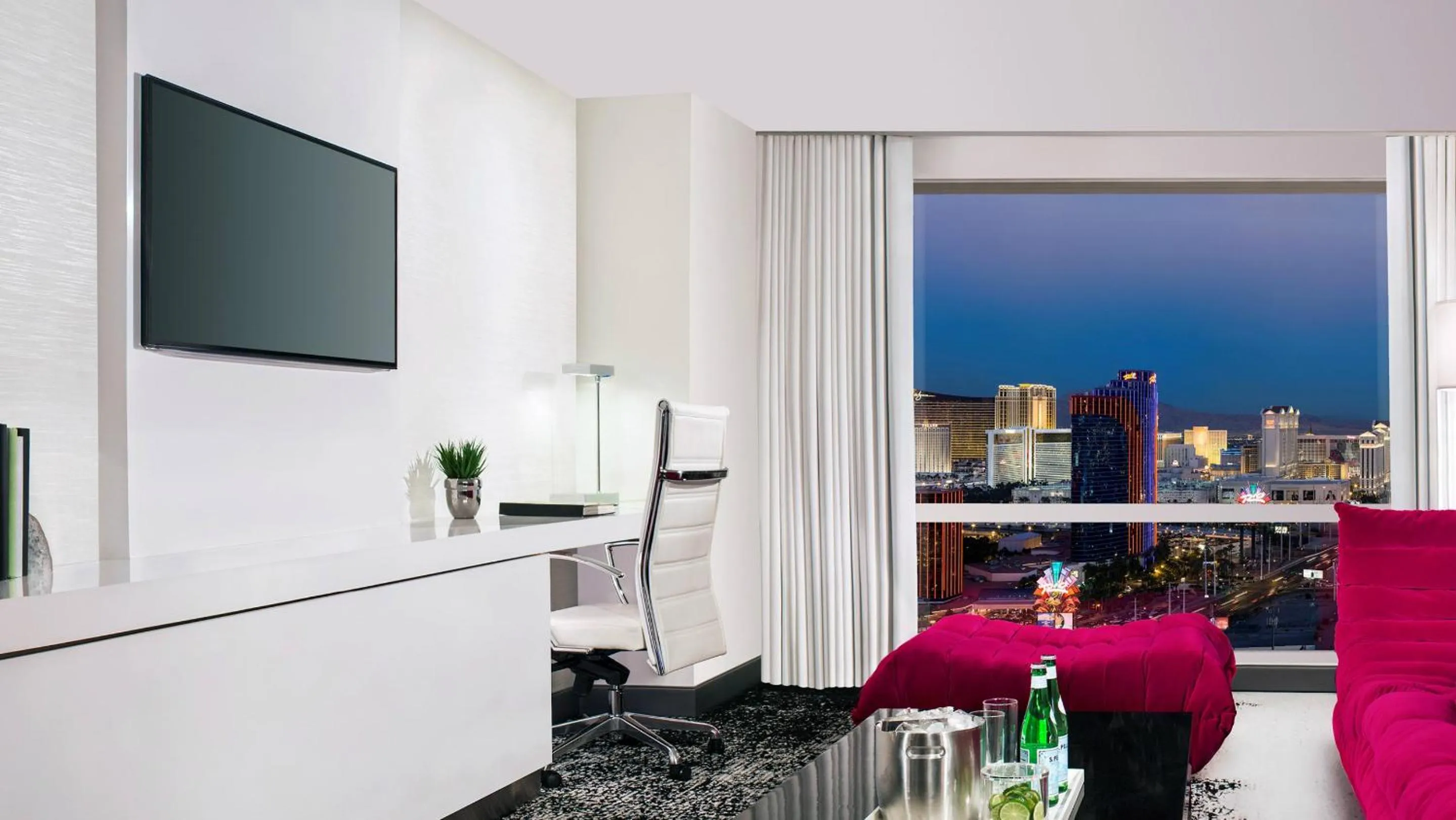 Communal lounge/ TV room in Palms Casino Resort