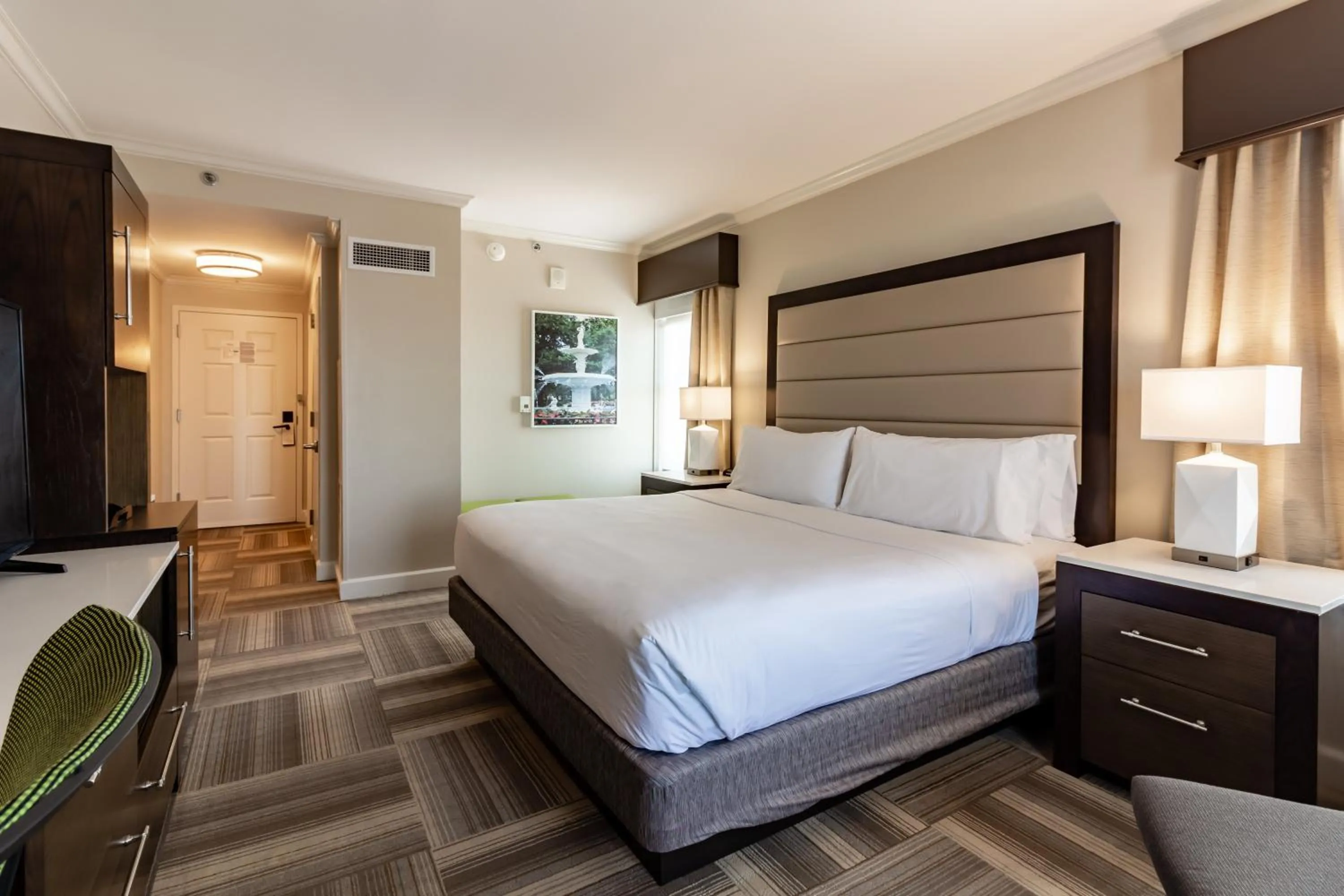 Photo of the whole room, Bed in Holiday Inn Express Savannah - Historic District
