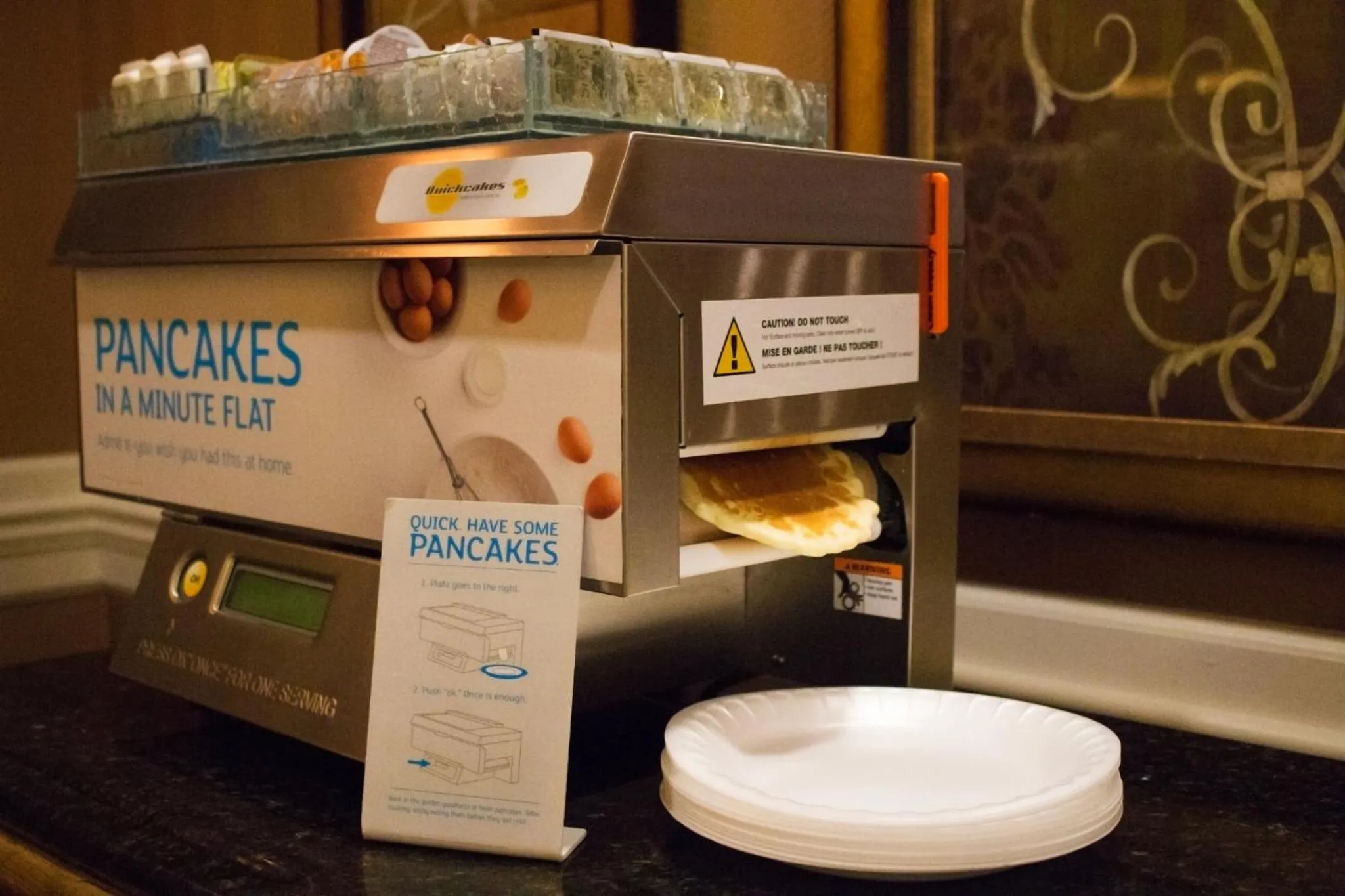 Breakfast in Holiday Inn Express Savannah - Historic District