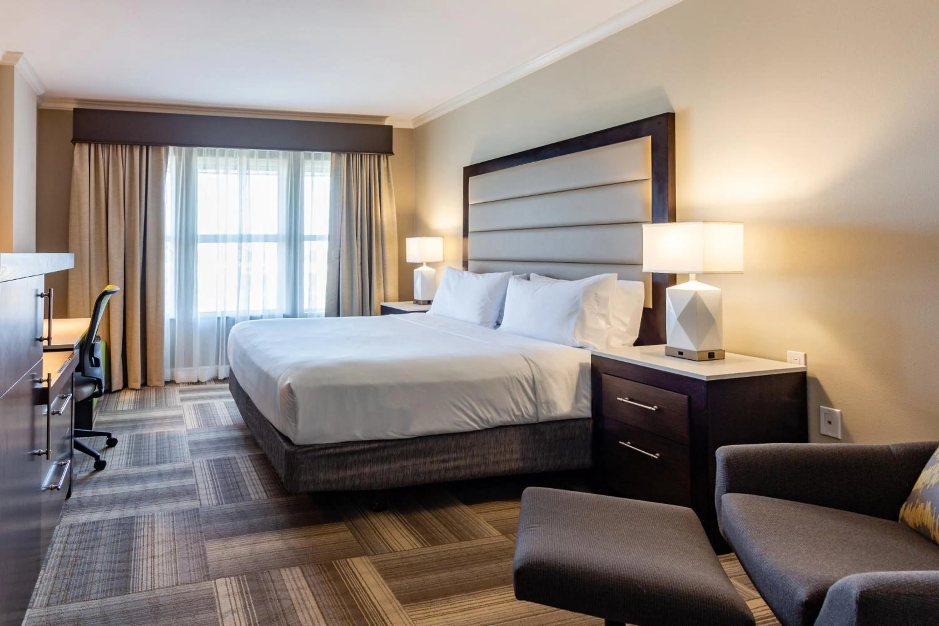 Photo of the whole room, Bed in Holiday Inn Express Savannah - Historic District