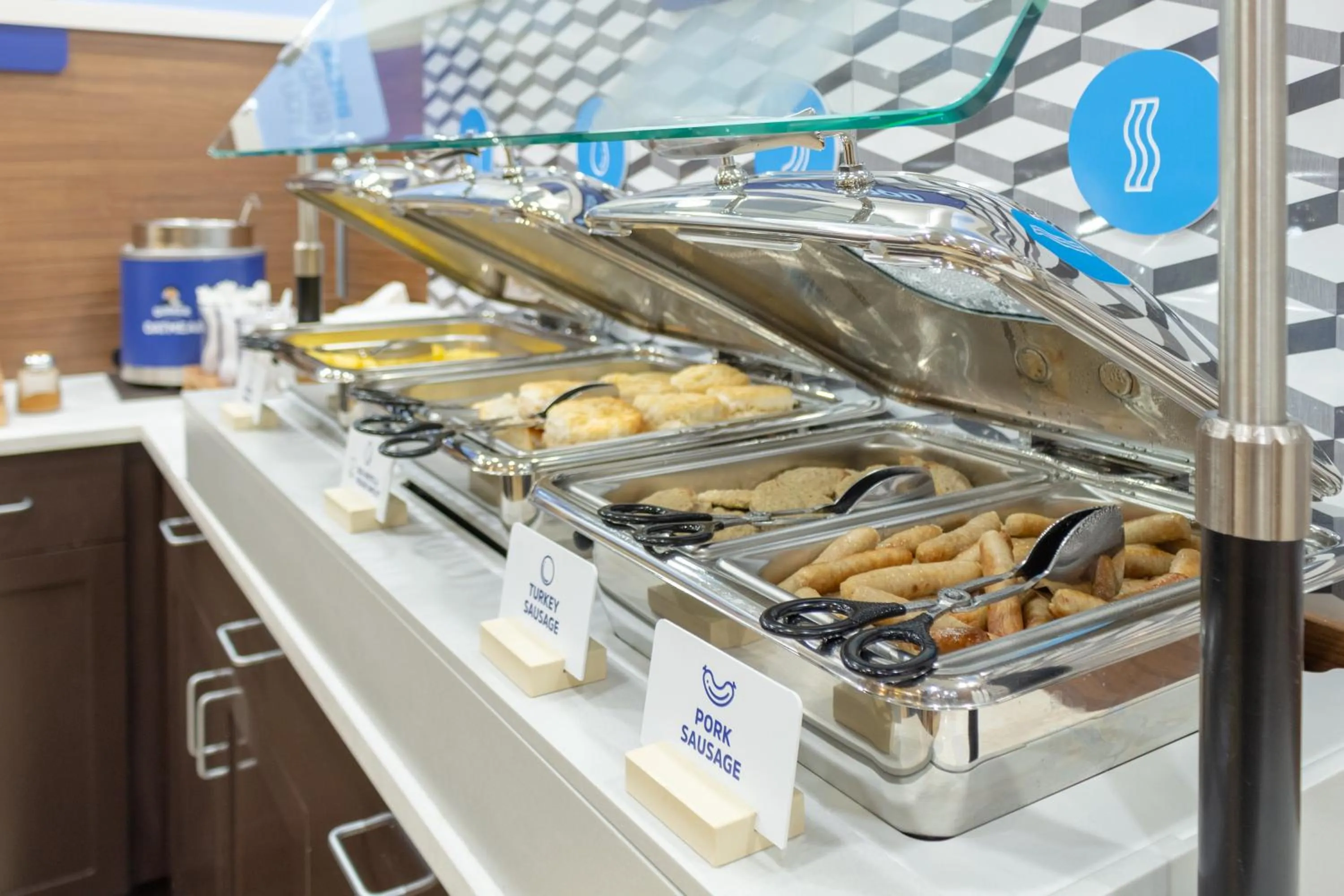 Breakfast in Holiday Inn Express Savannah - Historic District