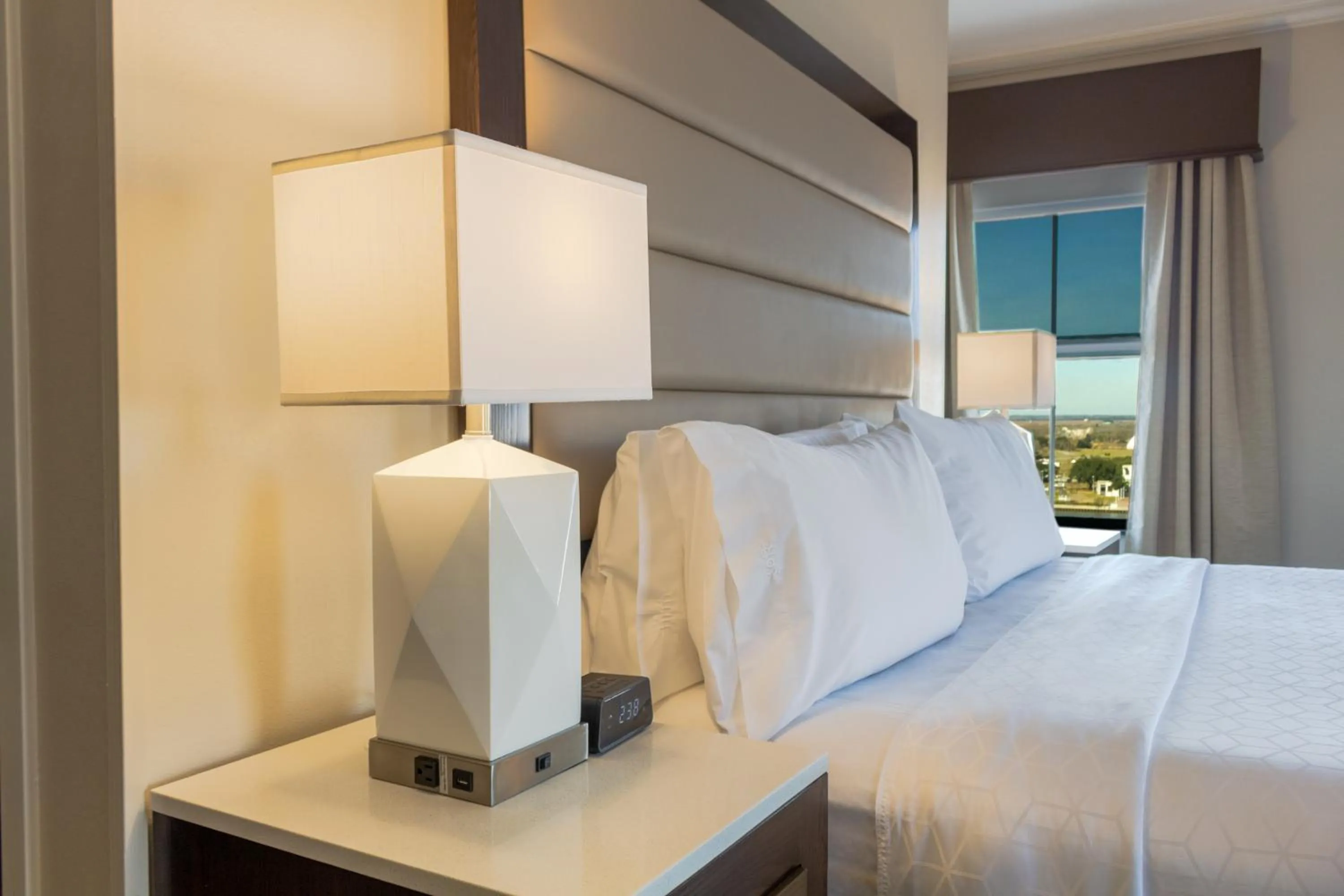 Photo of the whole room, Bed in Holiday Inn Express Savannah - Historic District