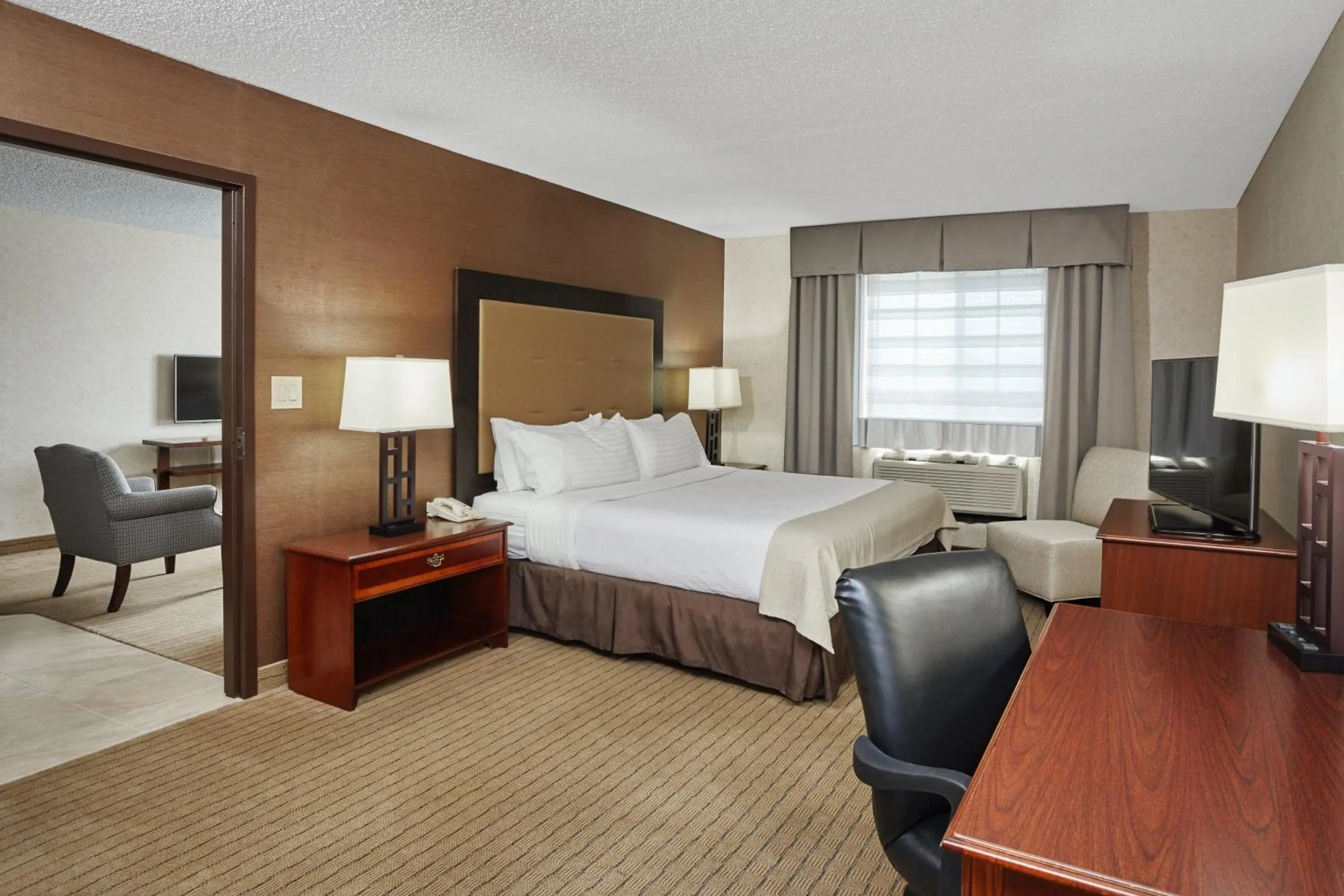 Bedroom, Bed in Holiday Inn & Suites Chicago-Carol Stream Wheaton by IHG