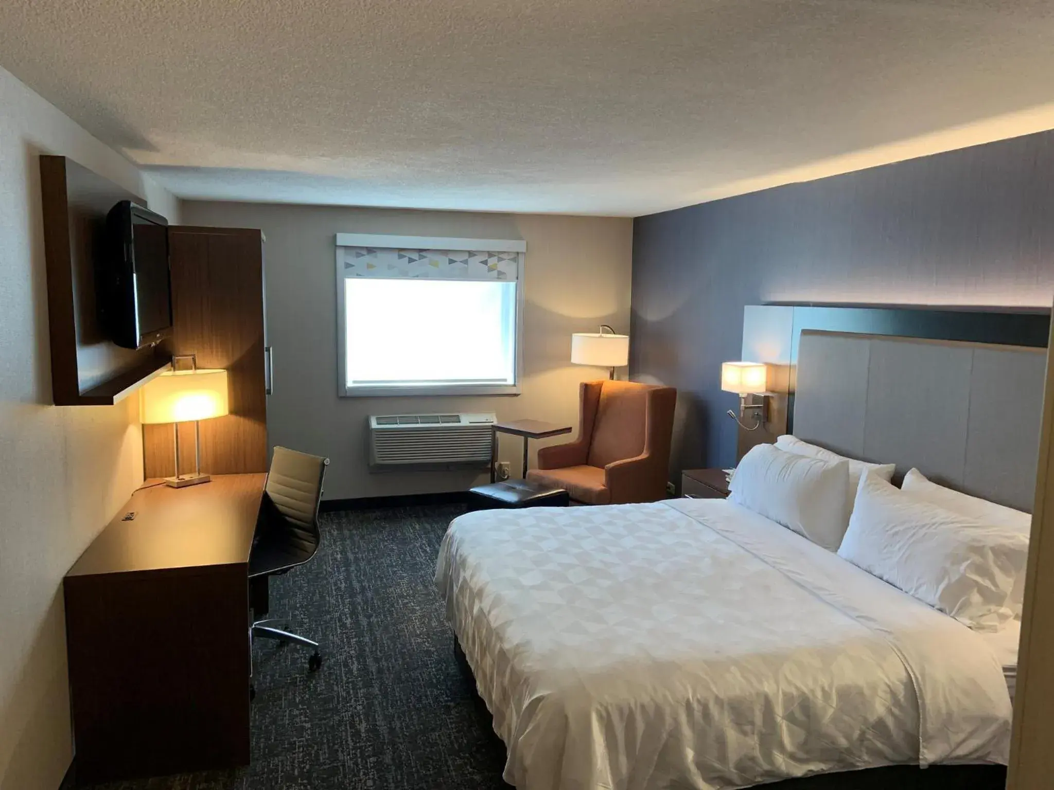 Premium Room in Holiday Inn & Suites Chicago-Carol Stream Wheaton by IHG Premium Room in Holiday Inn & Suites Chicago-Carol Stream Wheaton by IHG