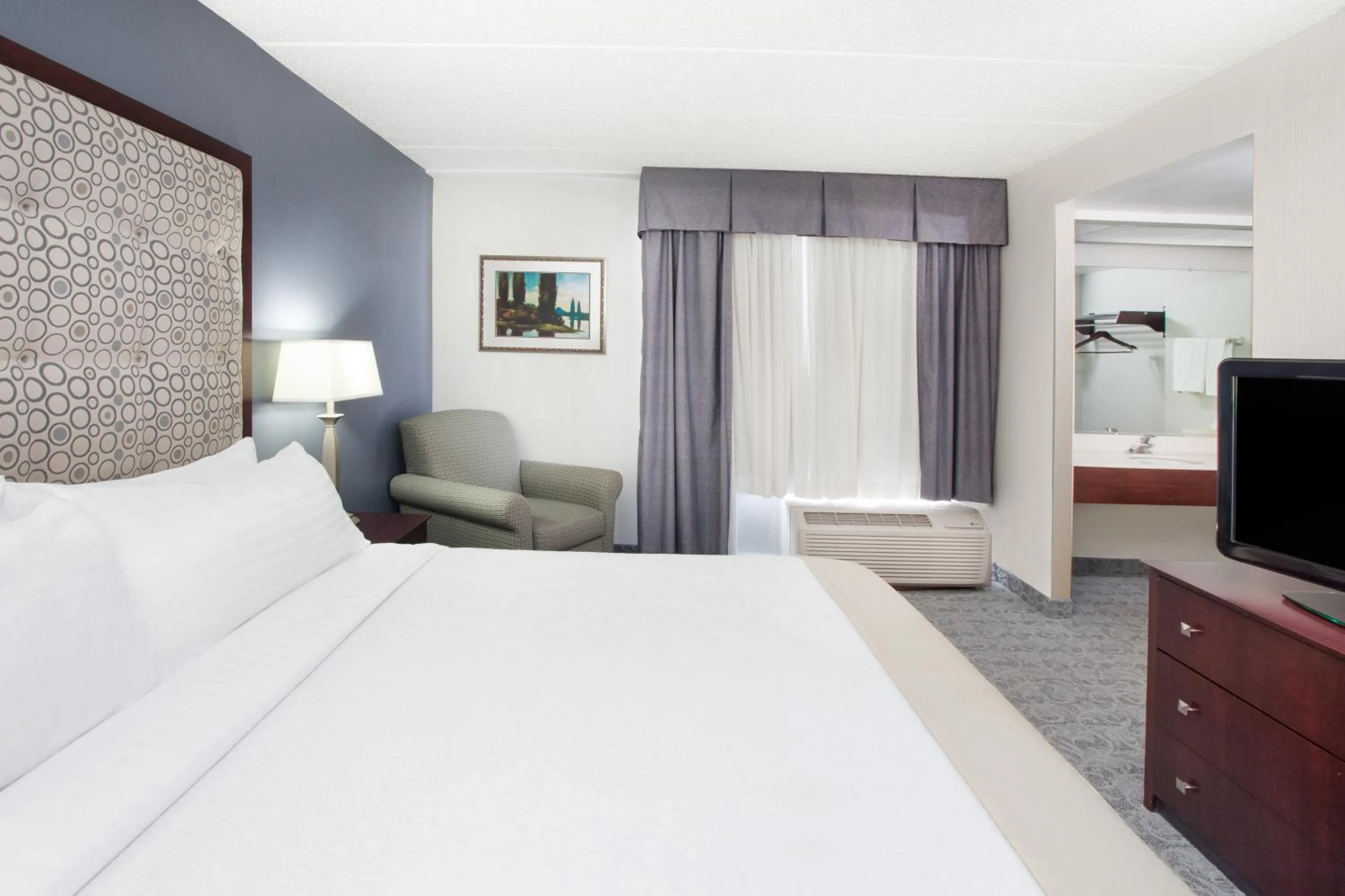 Bedroom, Bed in Holiday Inn & Suites Chicago-Carol Stream Wheaton by IHG