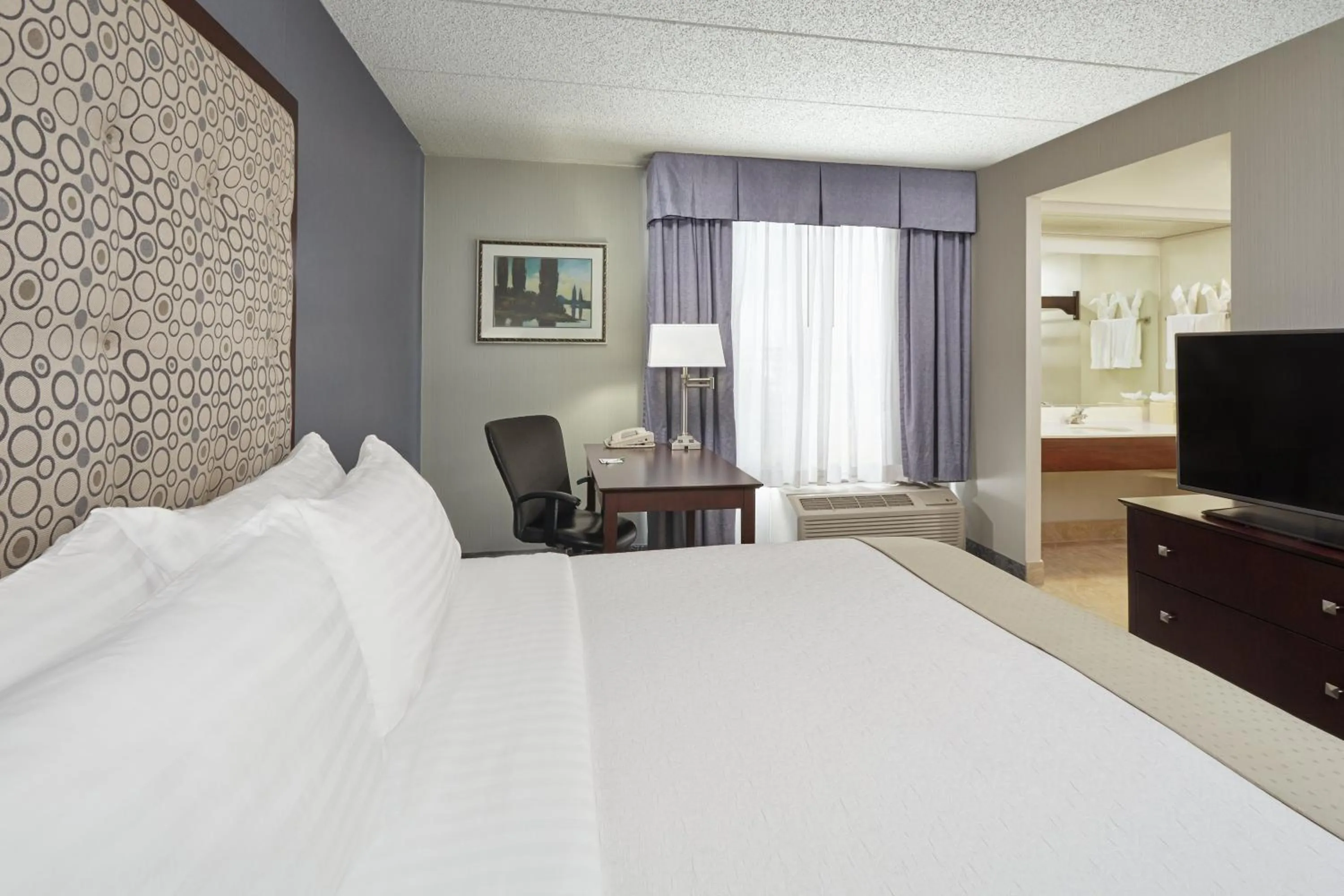 Bedroom, Bed in Holiday Inn & Suites Chicago-Carol Stream Wheaton by IHG