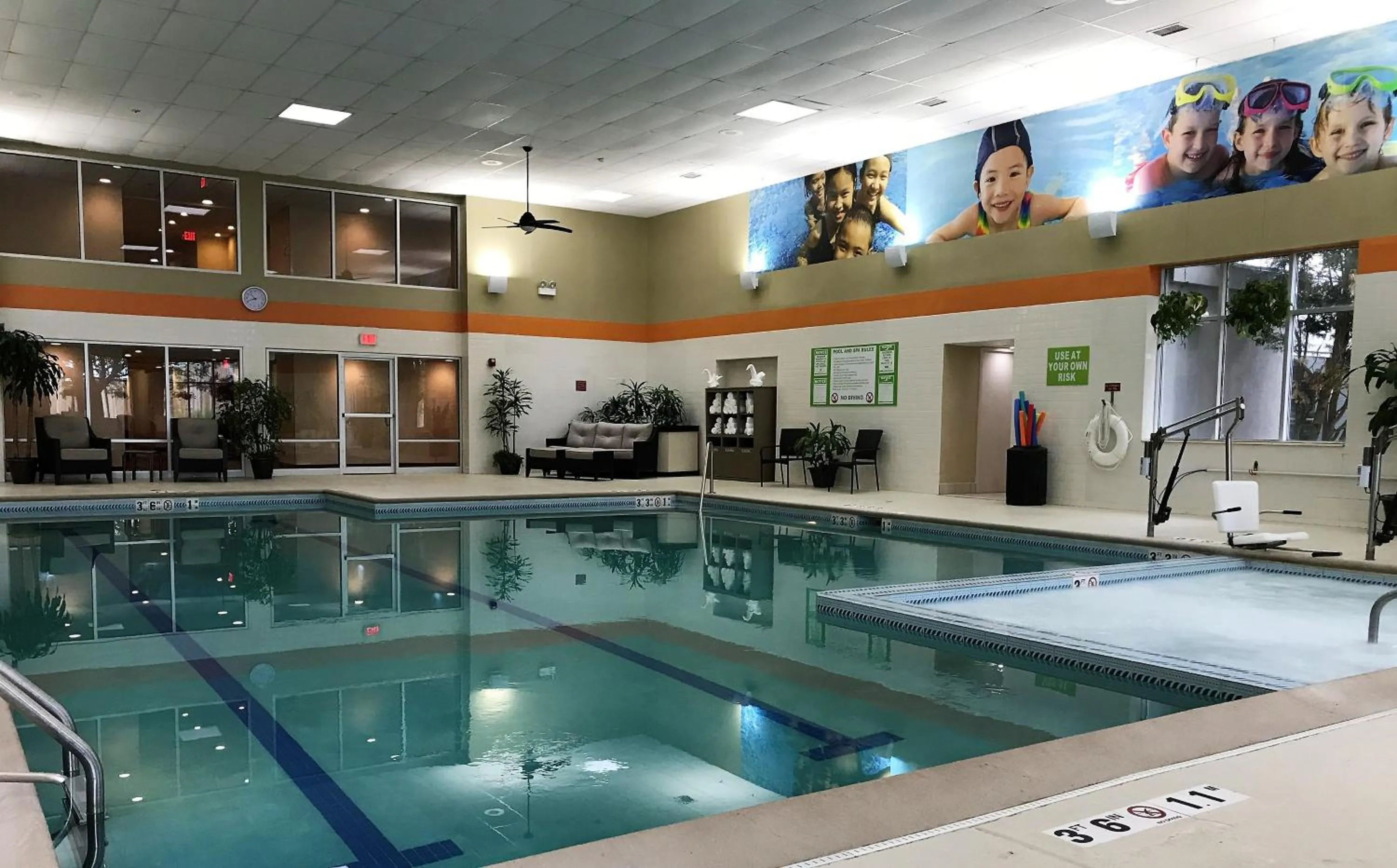 Swimming pool in Holiday Inn & Suites Chicago-Carol Stream Wheaton by IHG