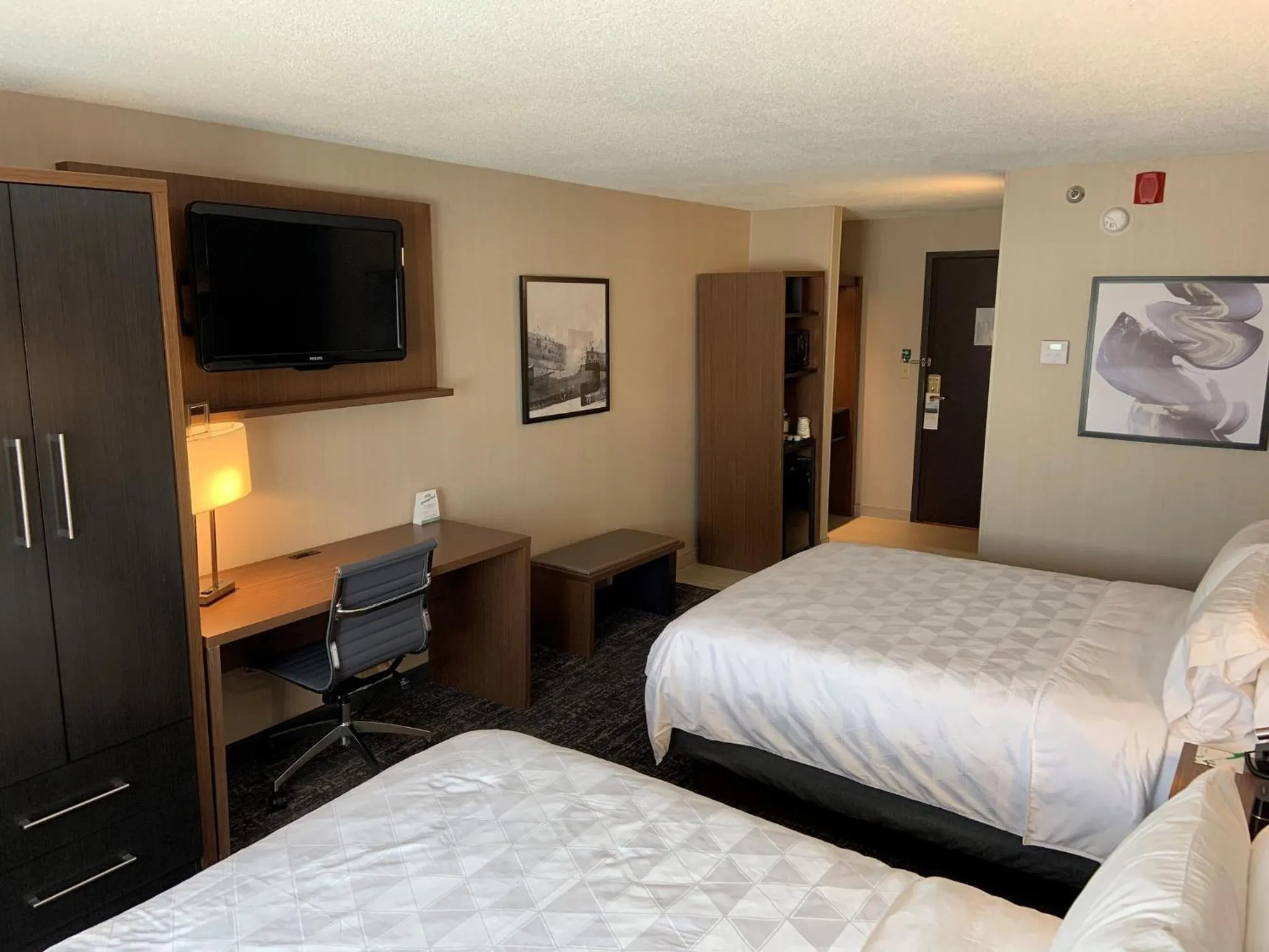 Photo of the whole room, Bed in Holiday Inn & Suites Chicago-Carol Stream Wheaton by IHG