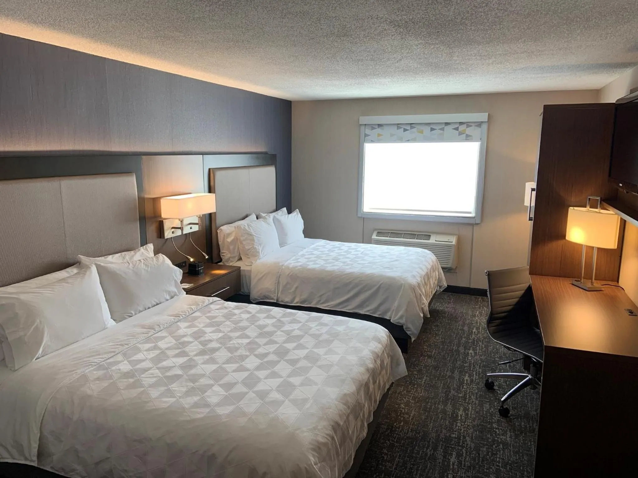 Photo of the whole room, Bed in Holiday Inn & Suites Chicago-Carol Stream Wheaton by IHG