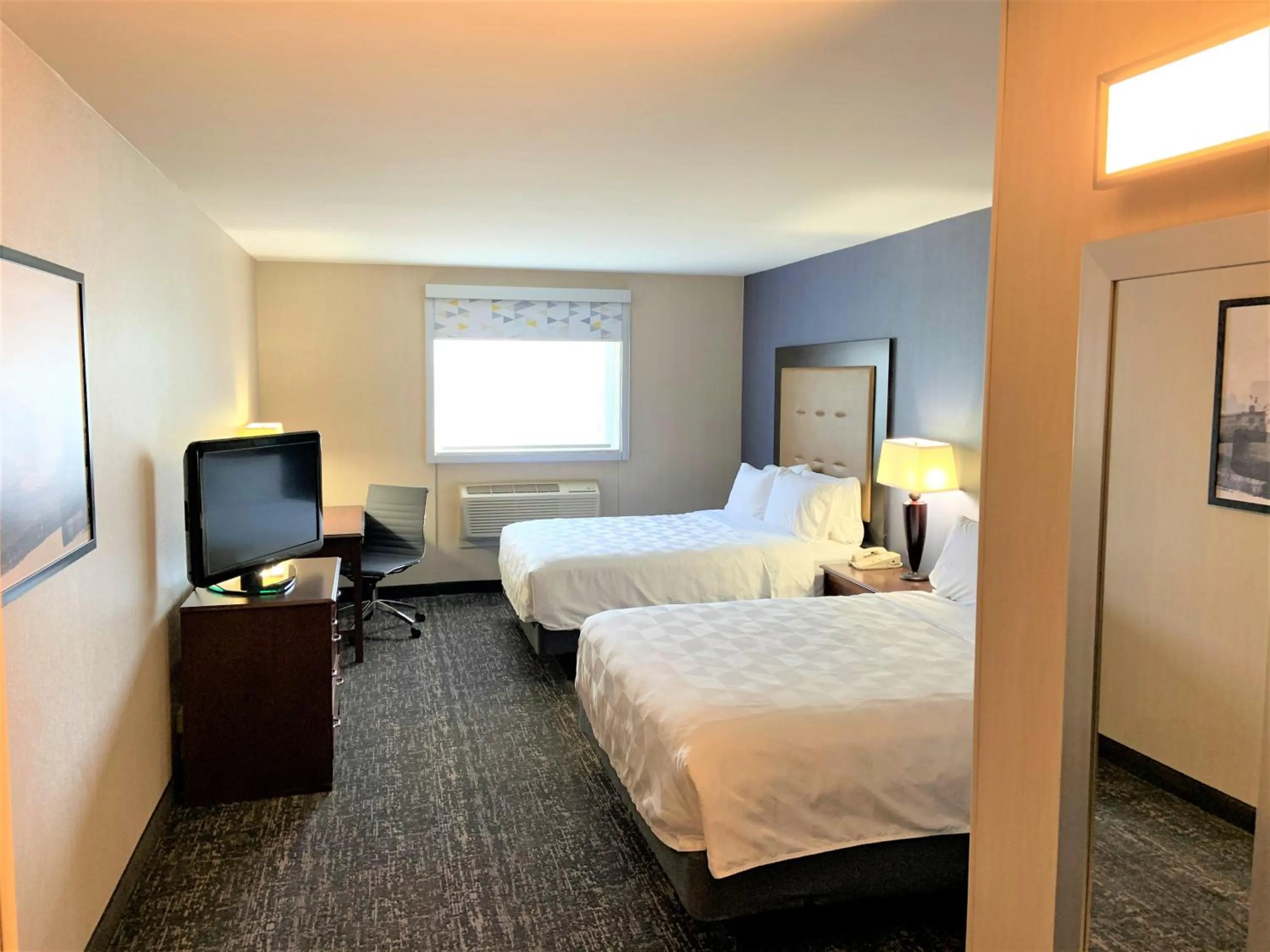 Photo of the whole room, Bed in Holiday Inn & Suites Chicago-Carol Stream Wheaton by IHG