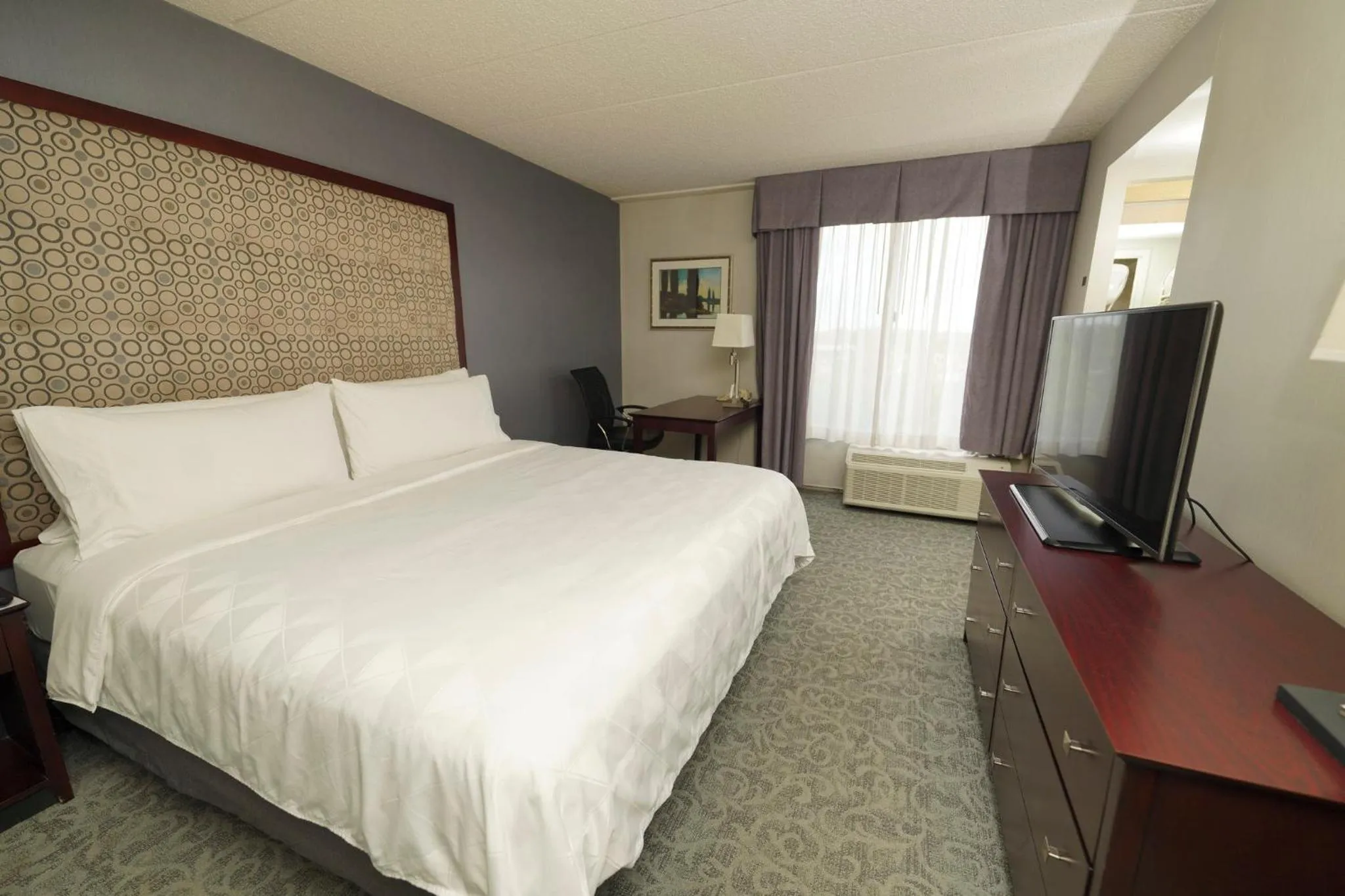 Photo of the whole room, Bed in Holiday Inn & Suites Chicago-Carol Stream Wheaton by IHG