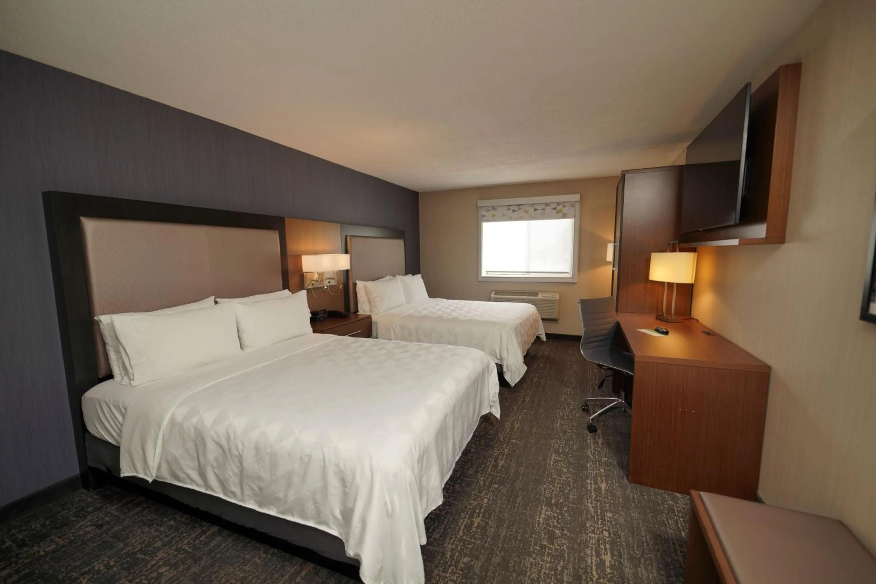 Photo of the whole room, Bed in Holiday Inn & Suites Chicago-Carol Stream Wheaton by IHG