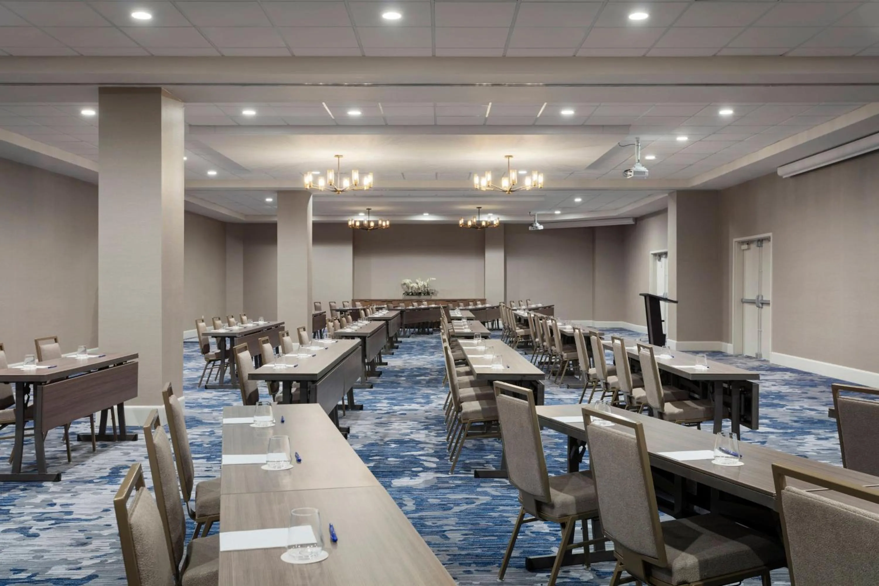Meeting/conference room in Delta Hotels by Marriott™ Virginia Beach Waterfront Suites