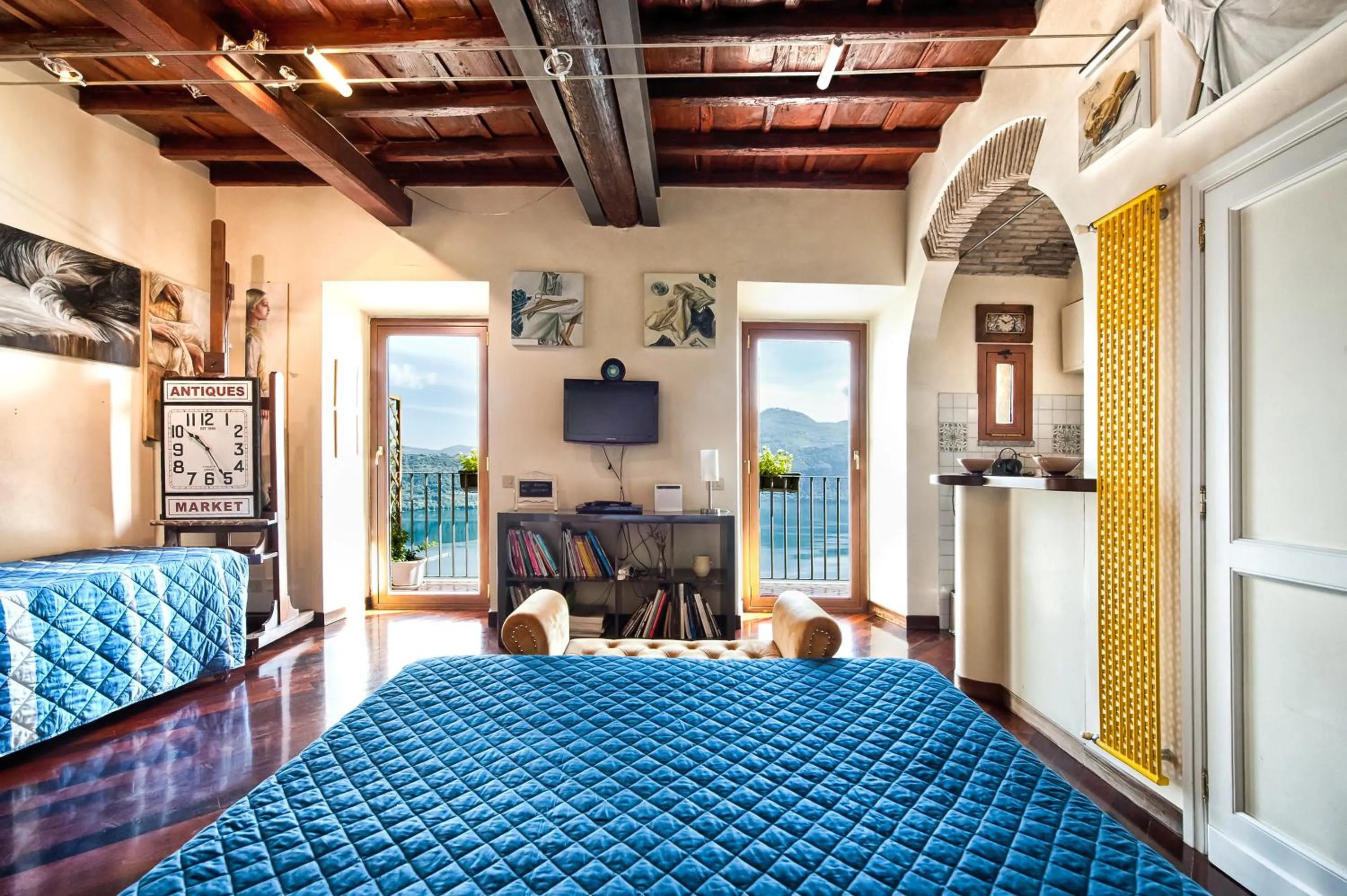 View (from property/room), Bed in Atlantis Inn Castelgandolfo