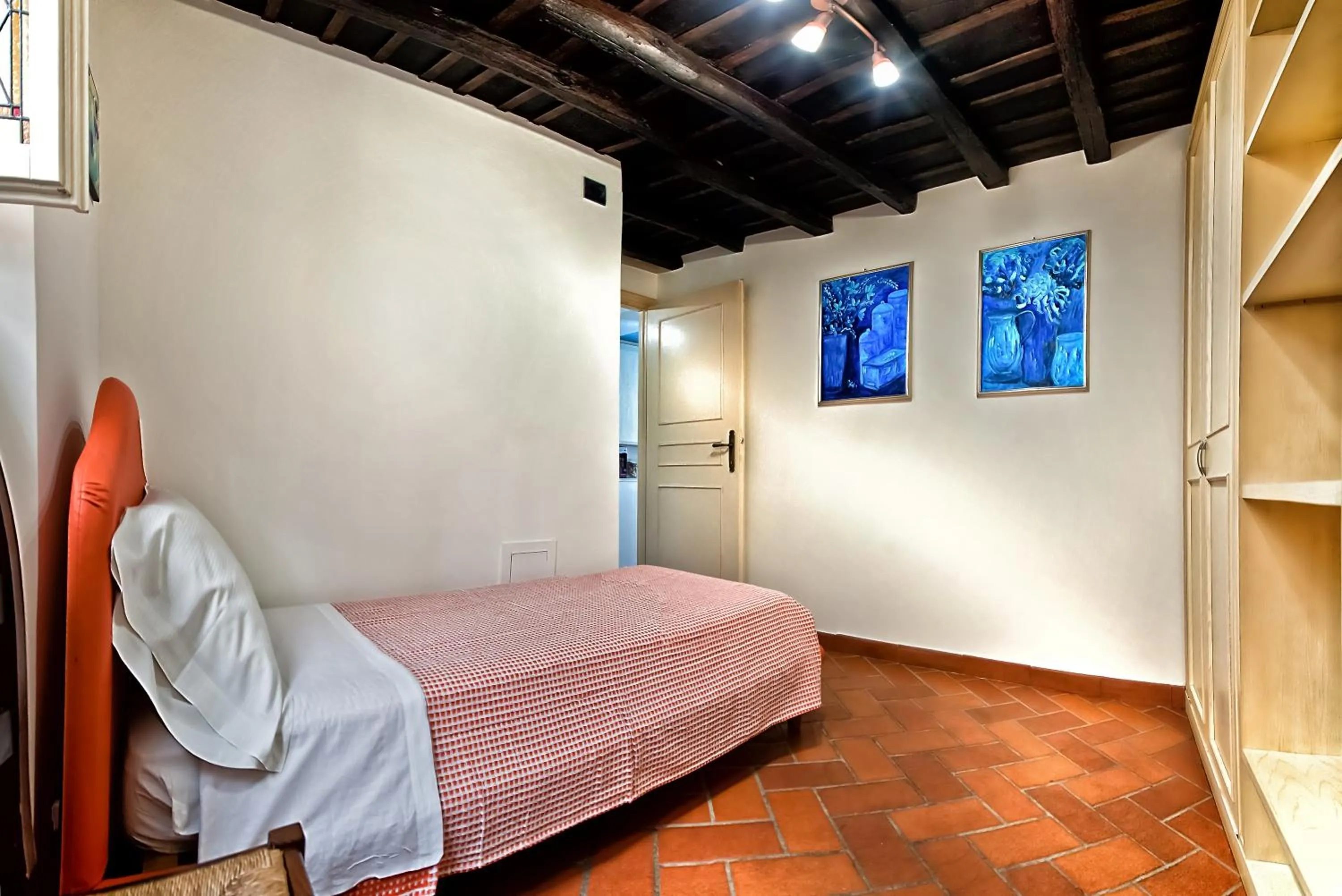 bunk bed, Bed in Atlantis Inn Castelgandolfo