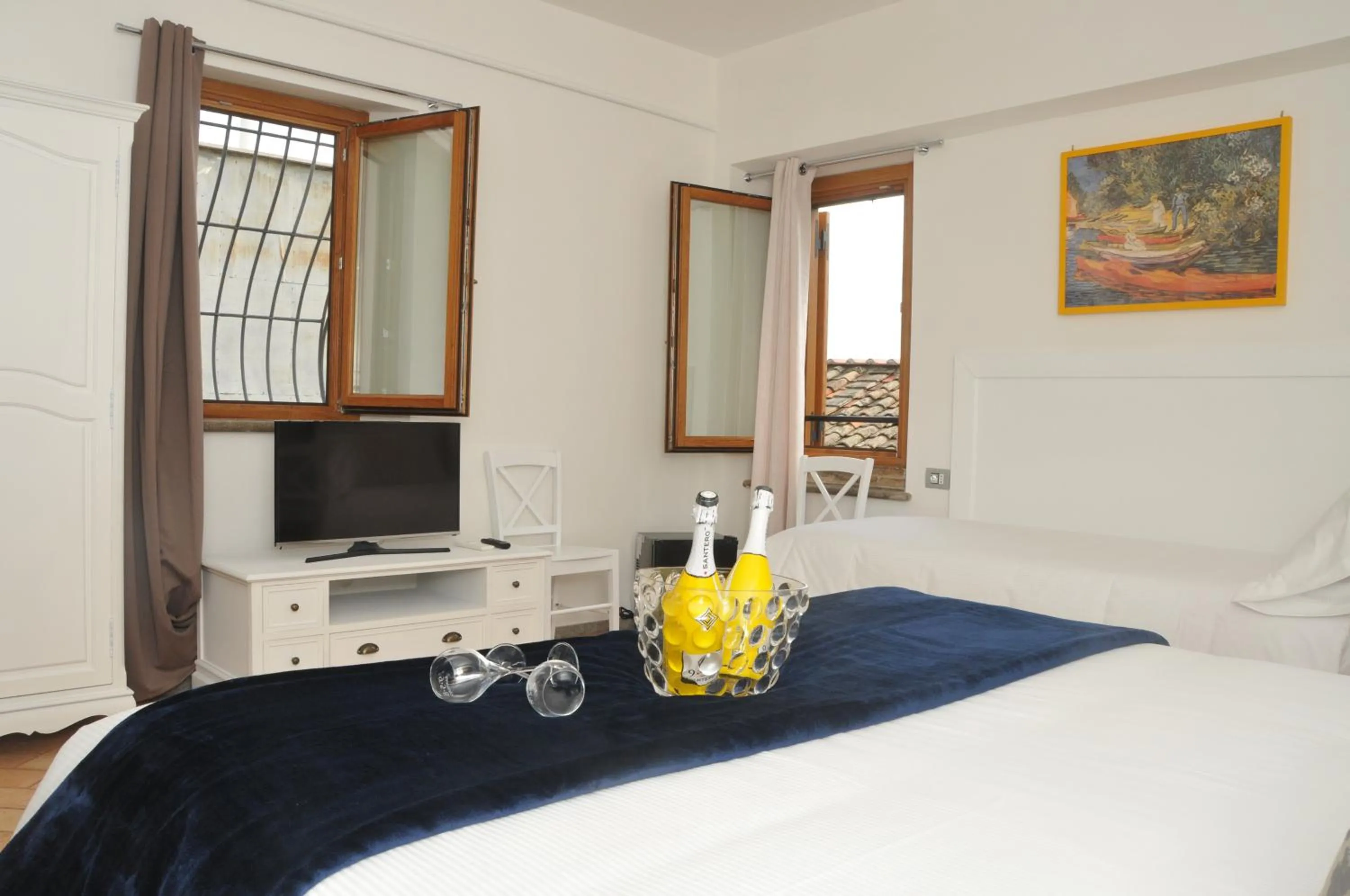 Bed in Atlantis Inn Castelgandolfo