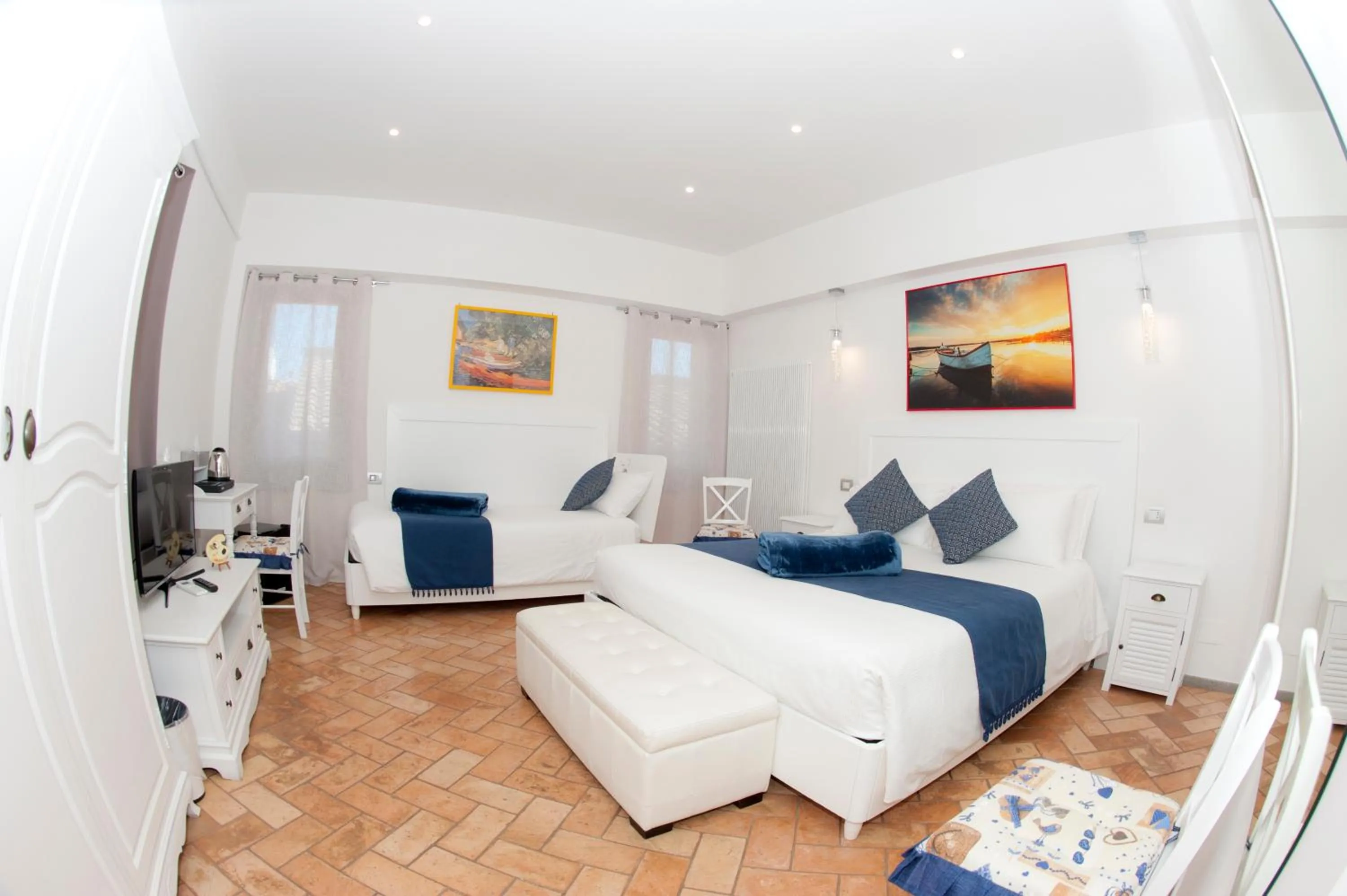 Bedroom, Bed in Atlantis Inn Castelgandolfo