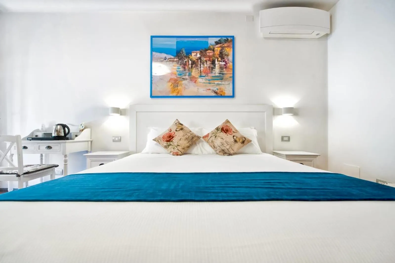 Photo of the whole room, Bed in Atlantis Inn Castelgandolfo