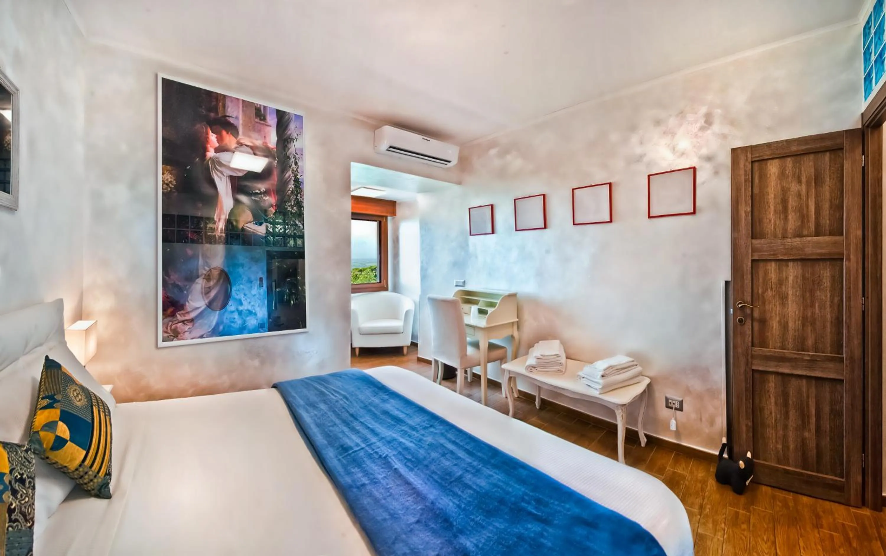 Photo of the whole room, Bed in Atlantis Inn Castelgandolfo