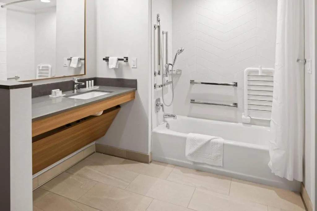 Bath in Fairfield Inn & Suites by Marriott San Diego Pacific Beach