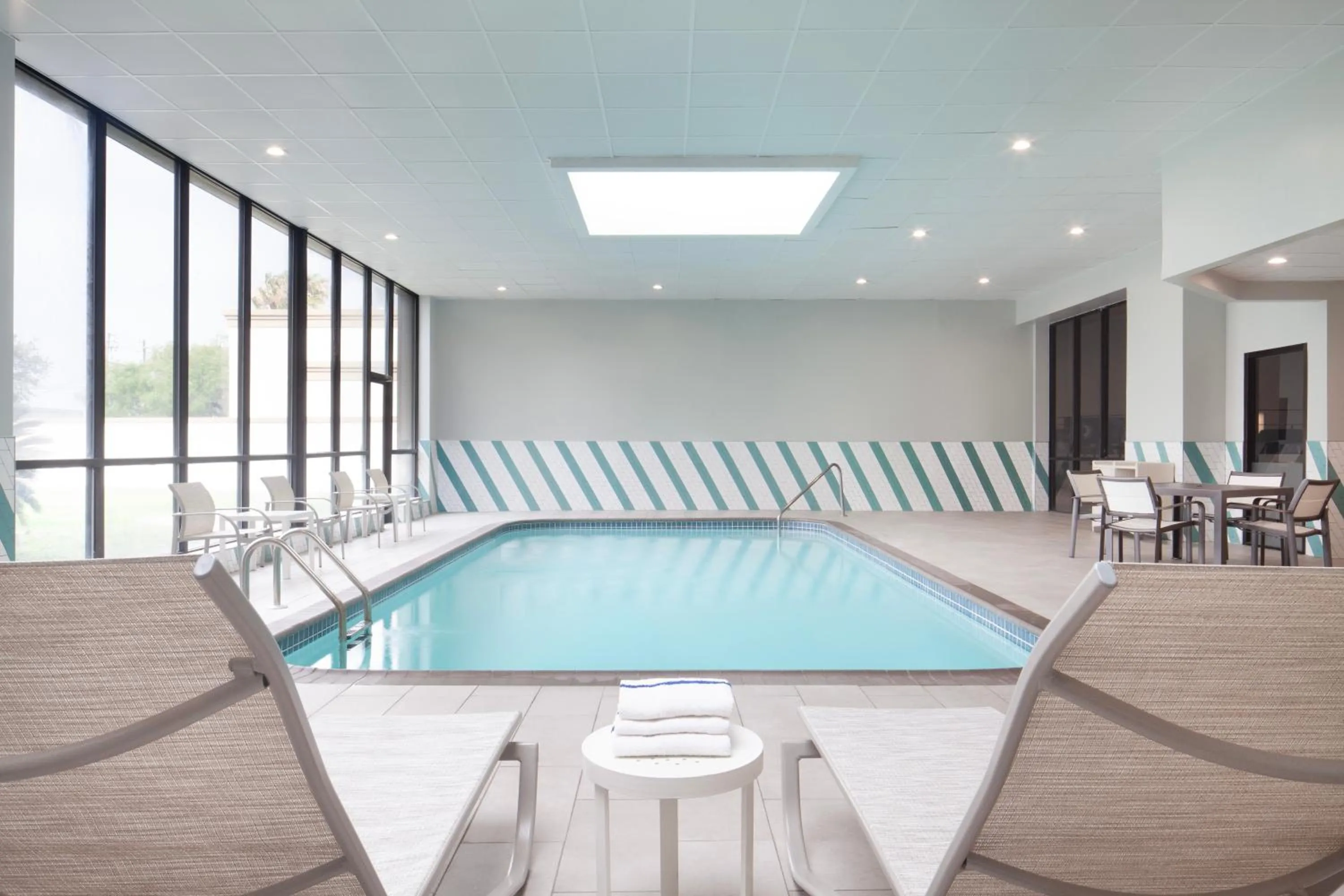 Swimming pool in Holiday Inn Corpus Christi Arpt & Conf Ctr by IHG