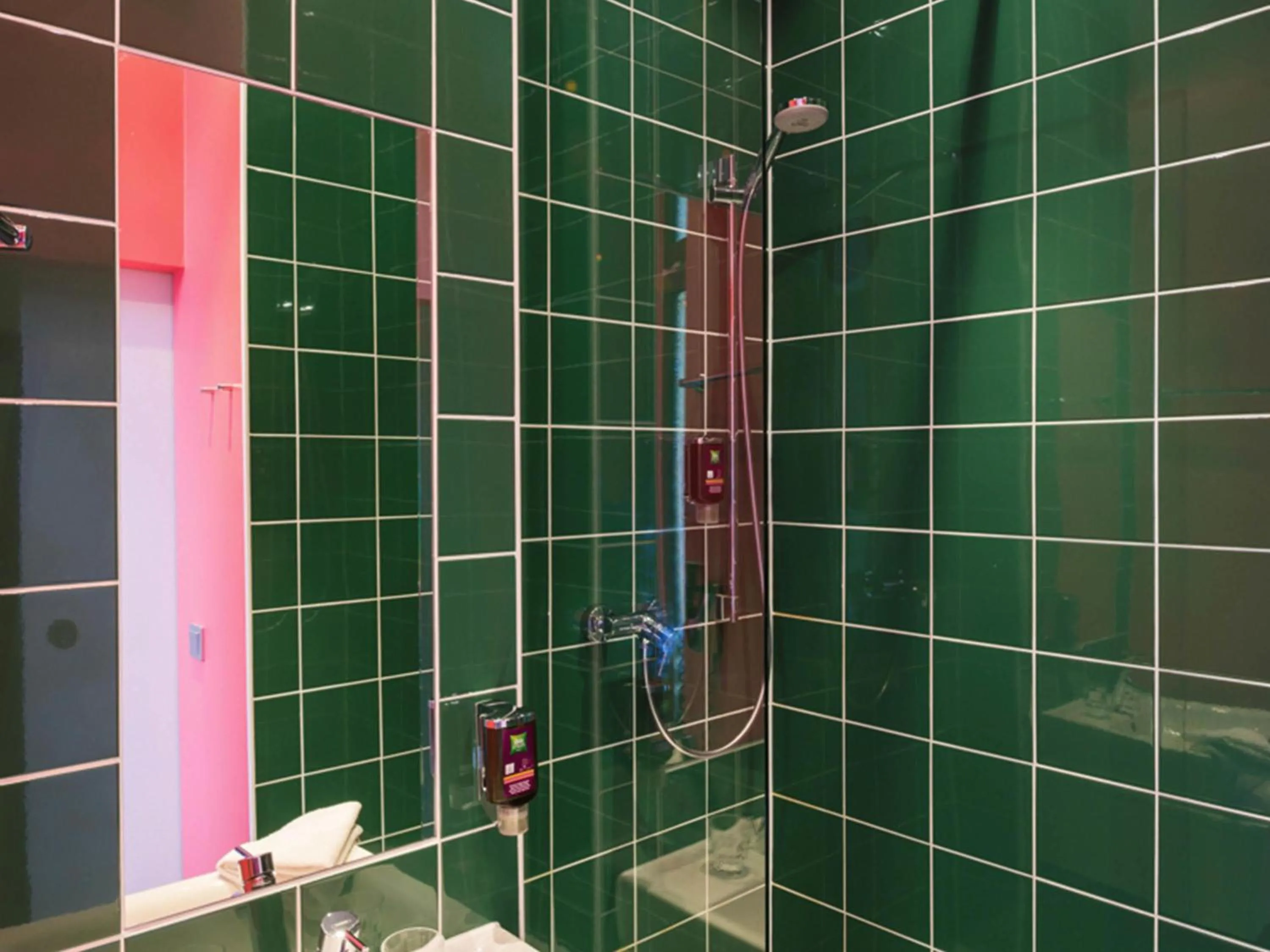 Bedroom in Ibis Styles Frankfurt City