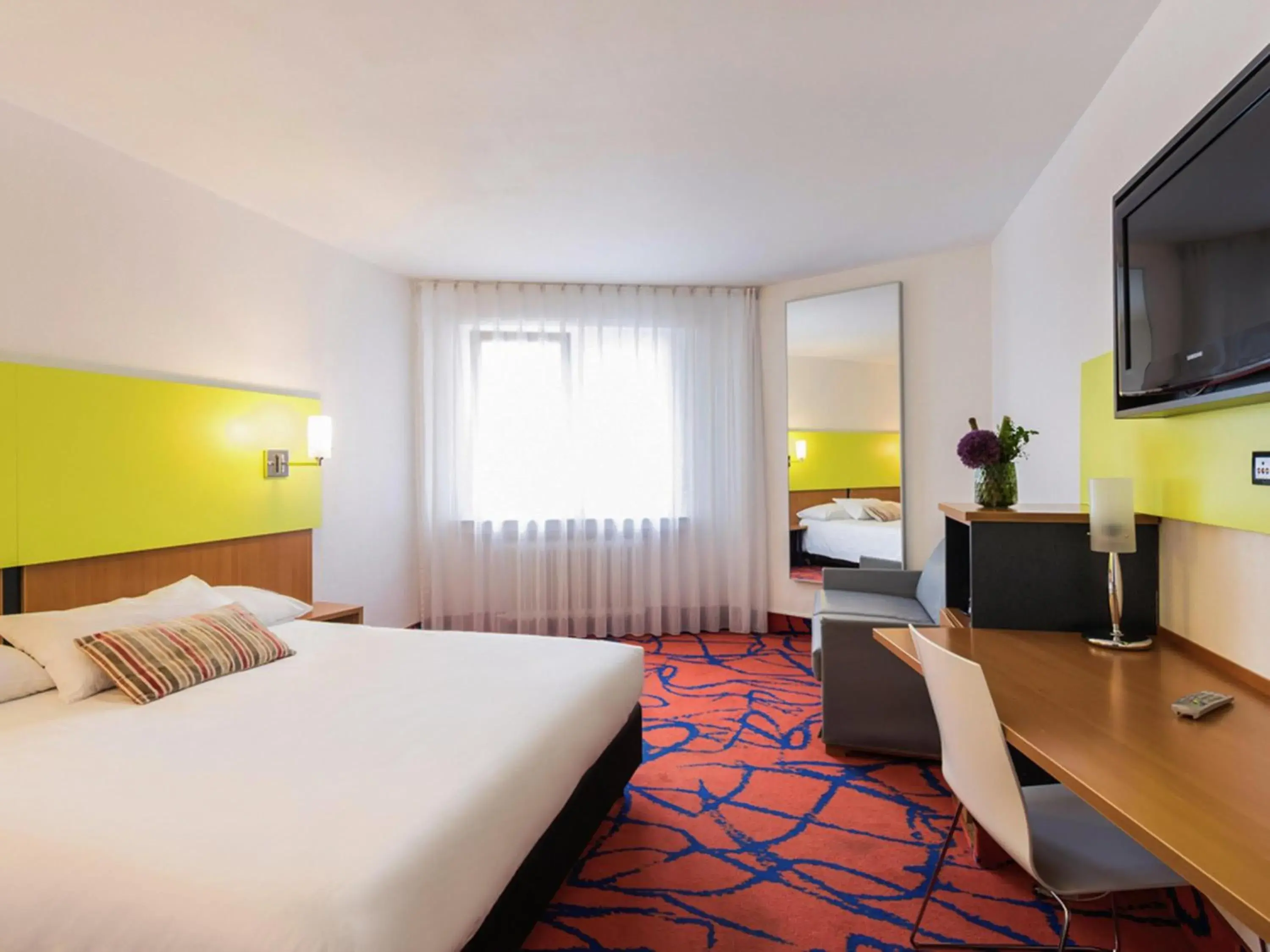 Standard Double Room with Sofa Bed in Ibis Styles Frankfurt City Standard Double Room with Sofa Bed in Ibis Styles Frankfurt City