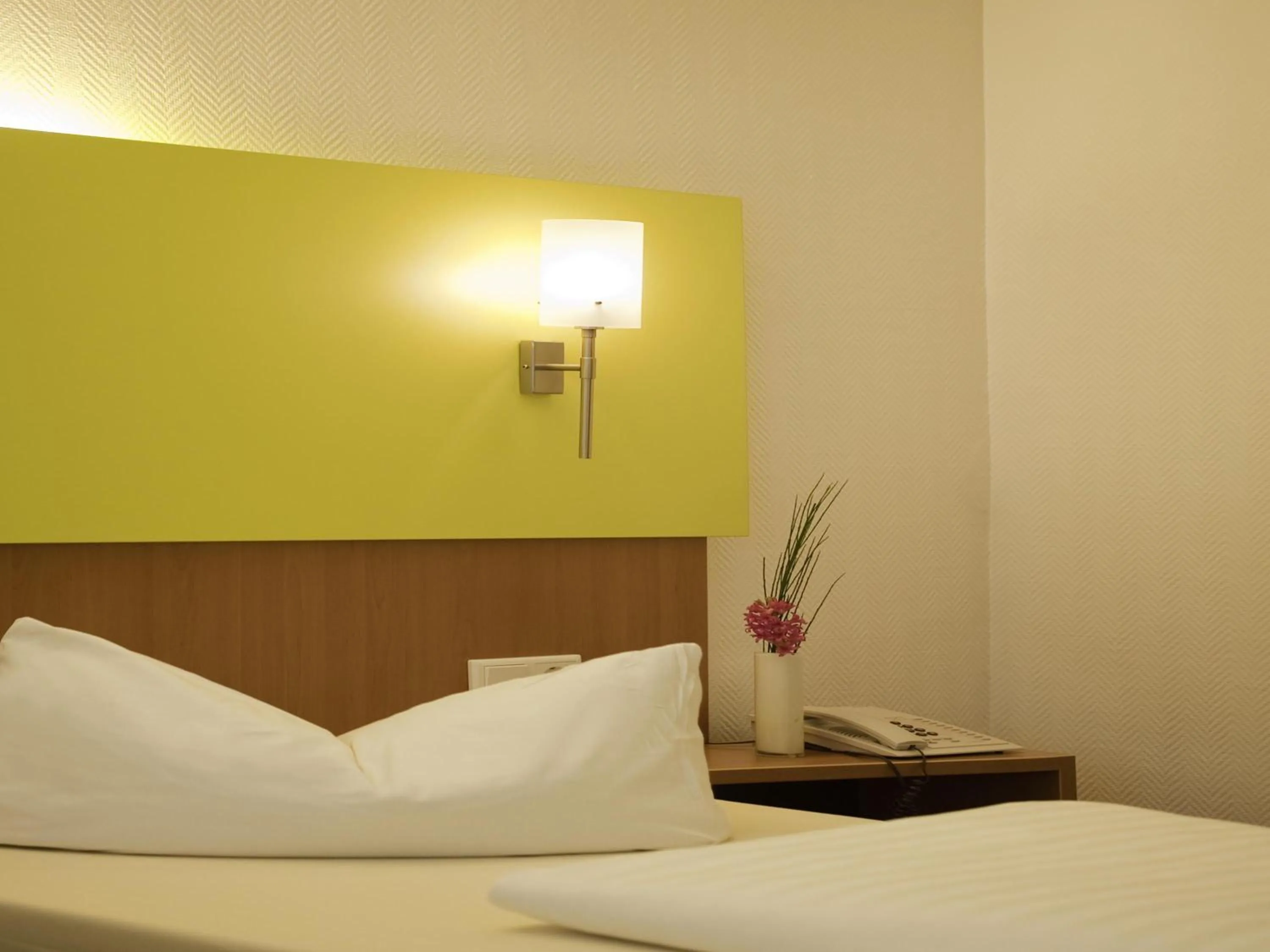 Bedroom, Bed in Ibis Styles Frankfurt City