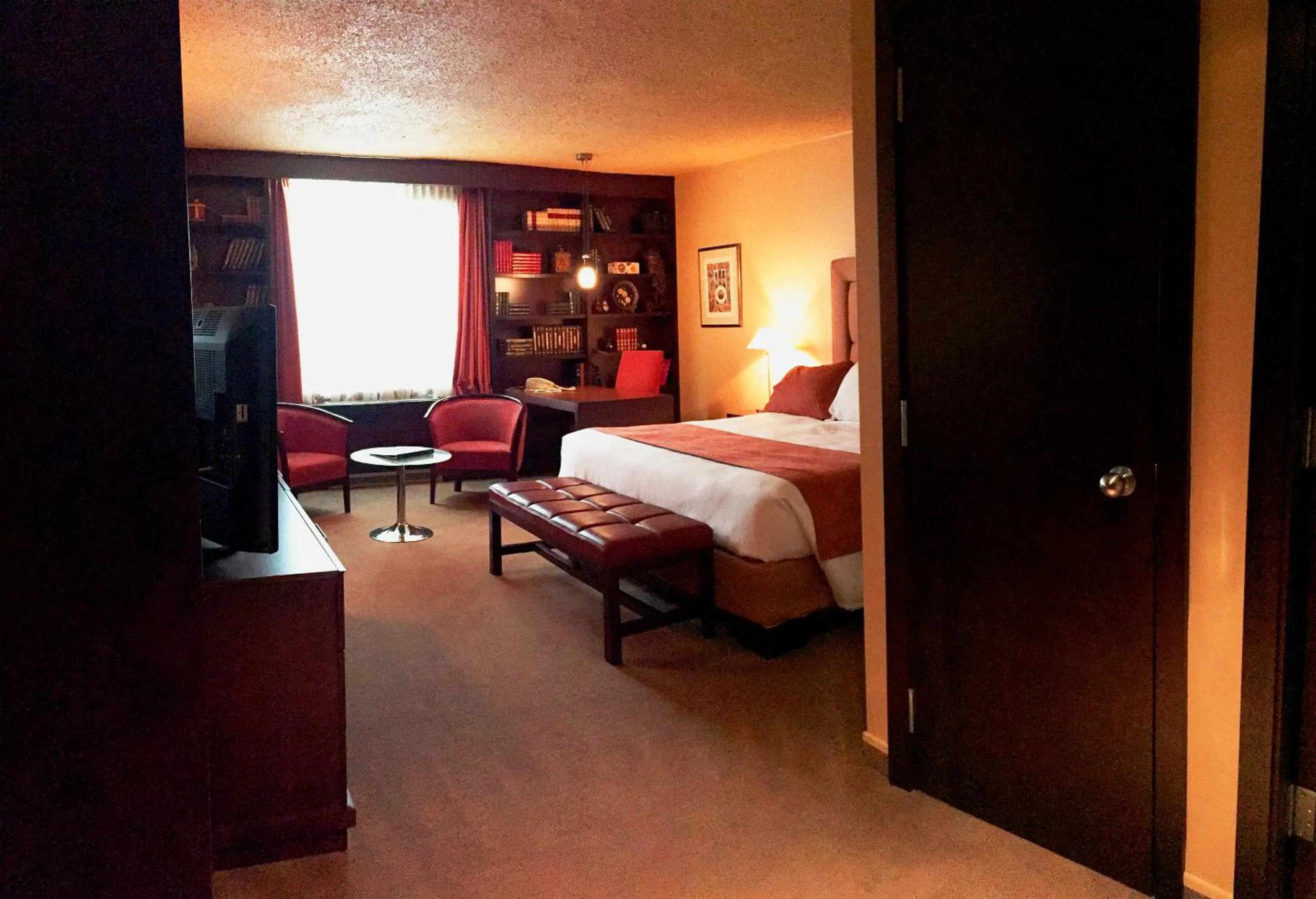 Photo of the whole room, Bed in Hôtel Mingan