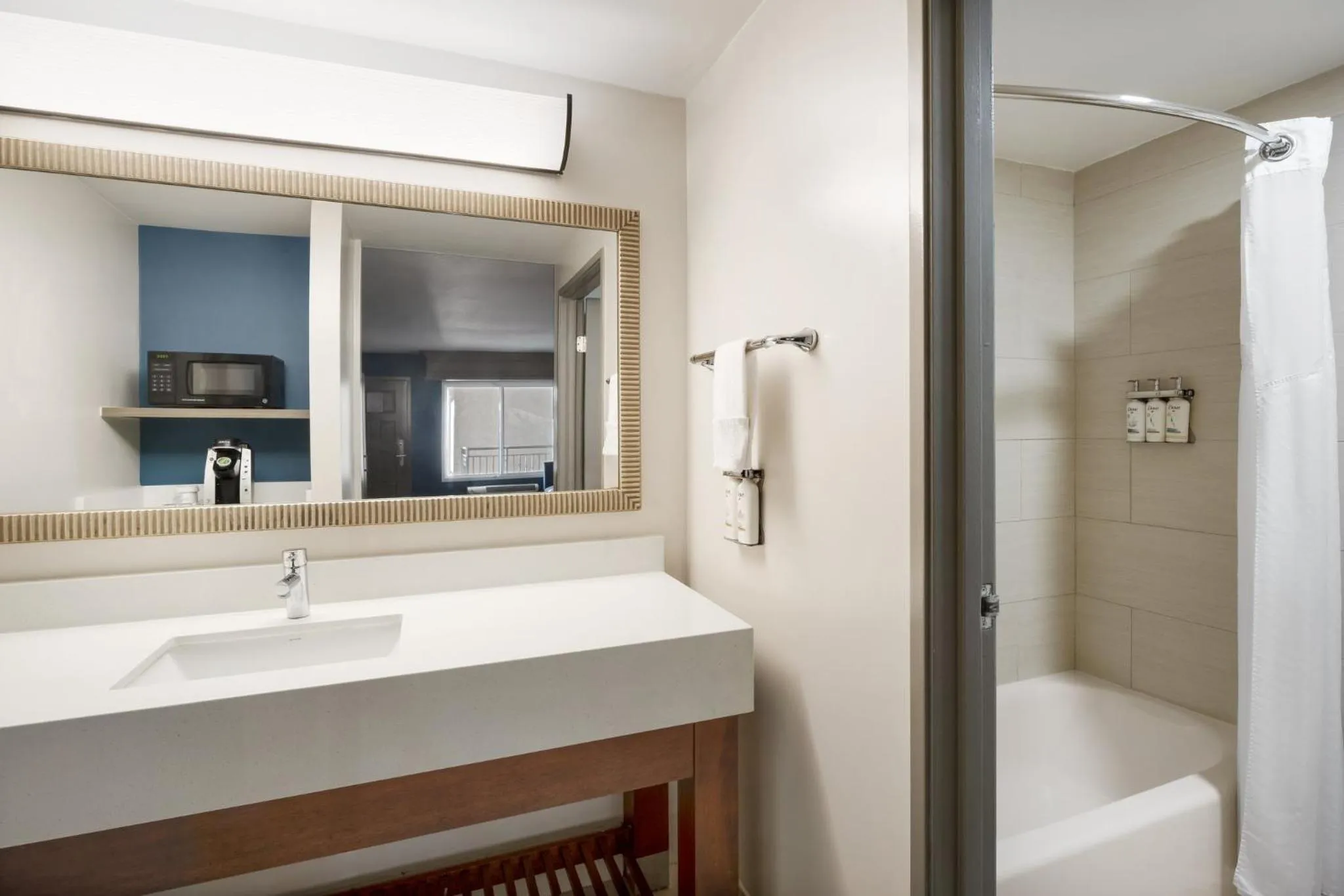 Photo of the whole room in Holiday Inn Express Simi Valley by IHG