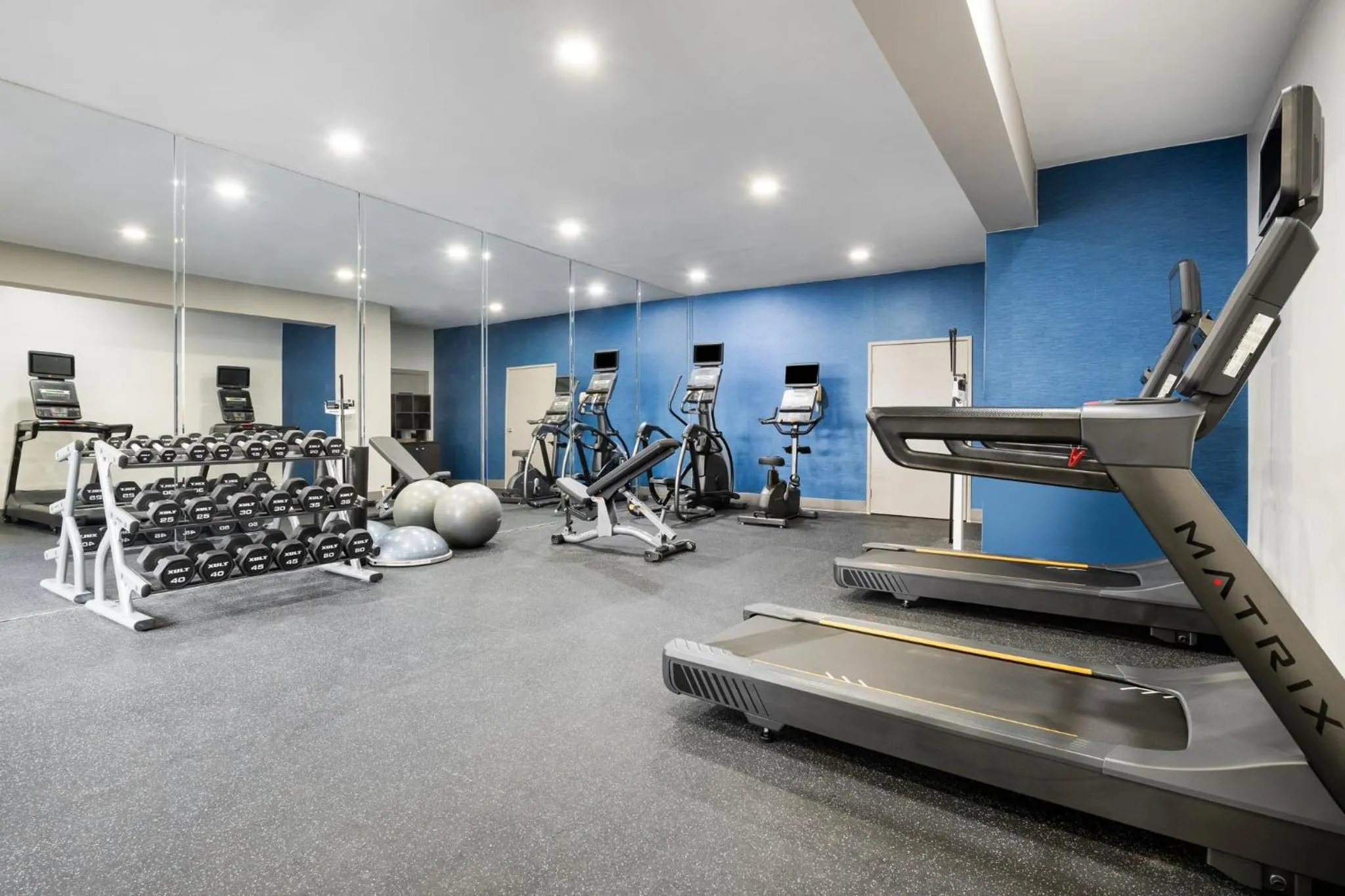 Fitness centre/facilities in Holiday Inn Express Simi Valley by IHG