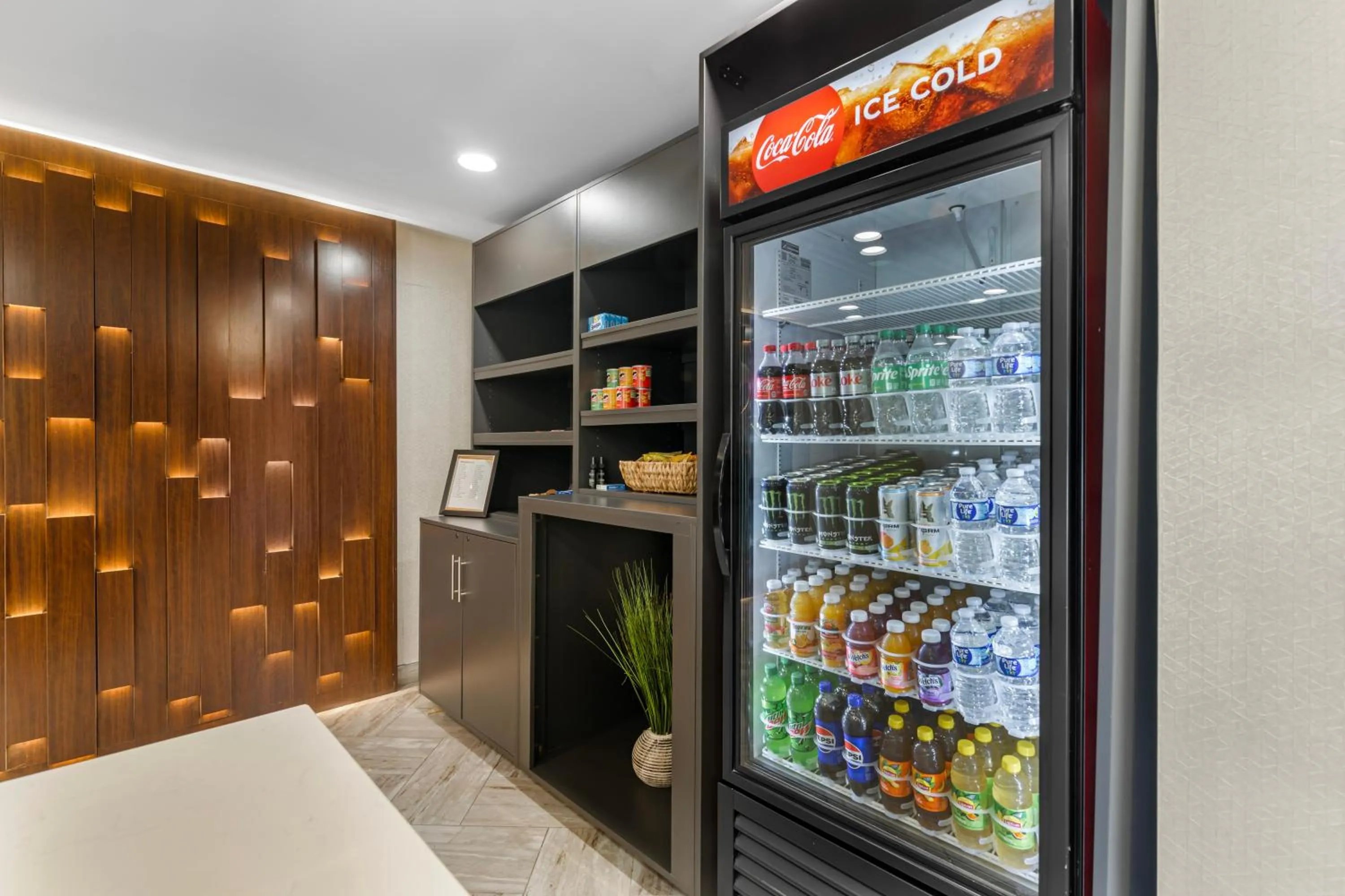 Food and drinks in Comfort Inn & Suites Savannah Airport