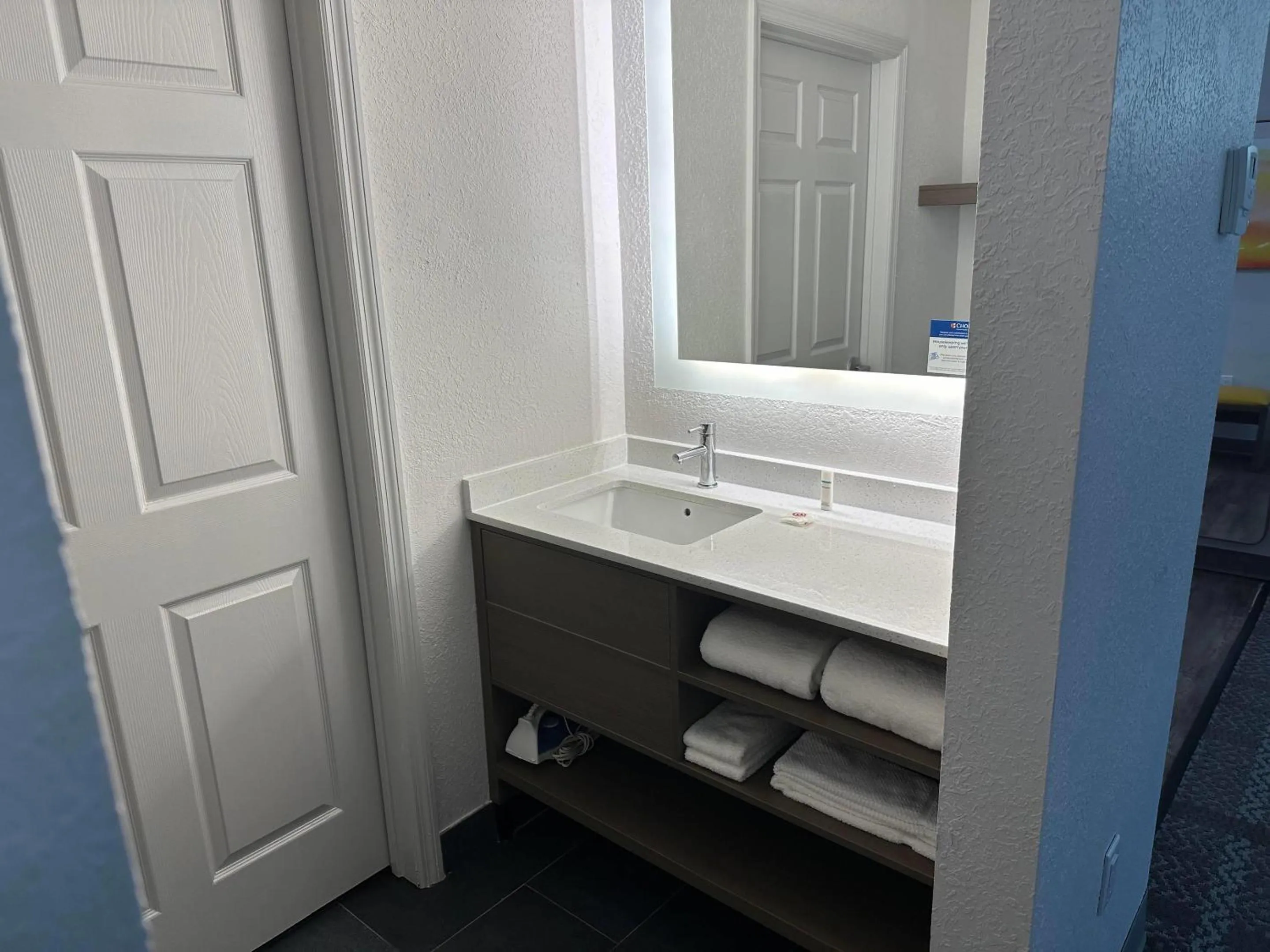 Bedroom in Comfort Inn & Suites Savannah Airport