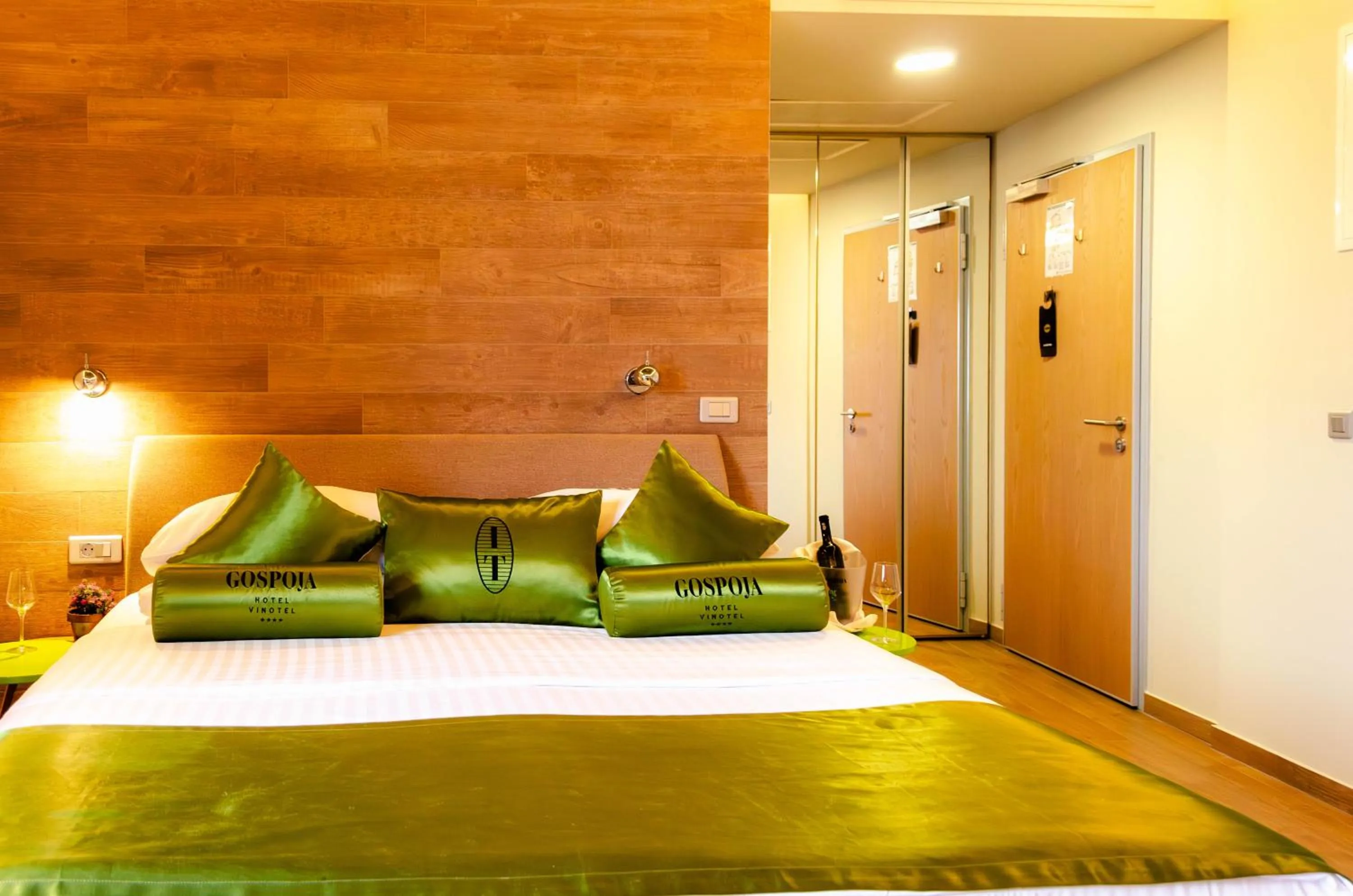Bed in Hotel Vinotel Gospoja