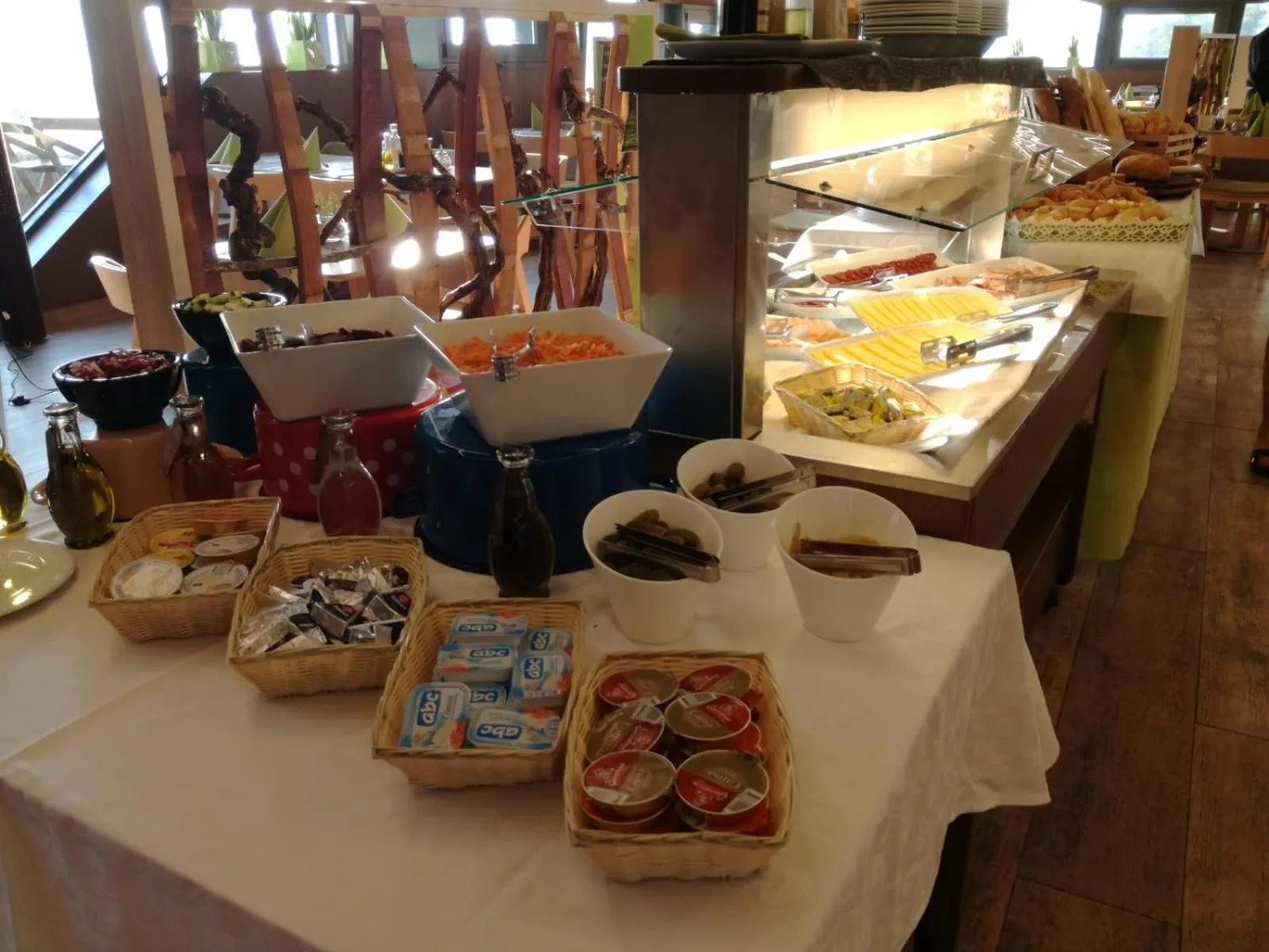 Buffet breakfast in Hotel Vinotel Gospoja