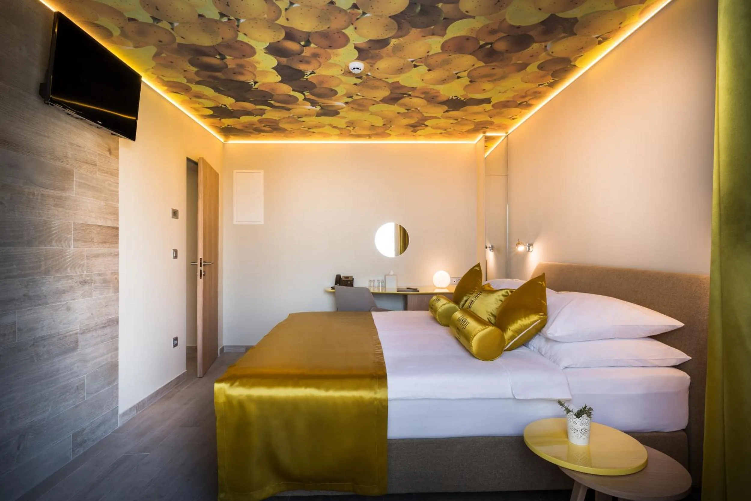 Photo of the whole room, Bed in Hotel Vinotel Gospoja