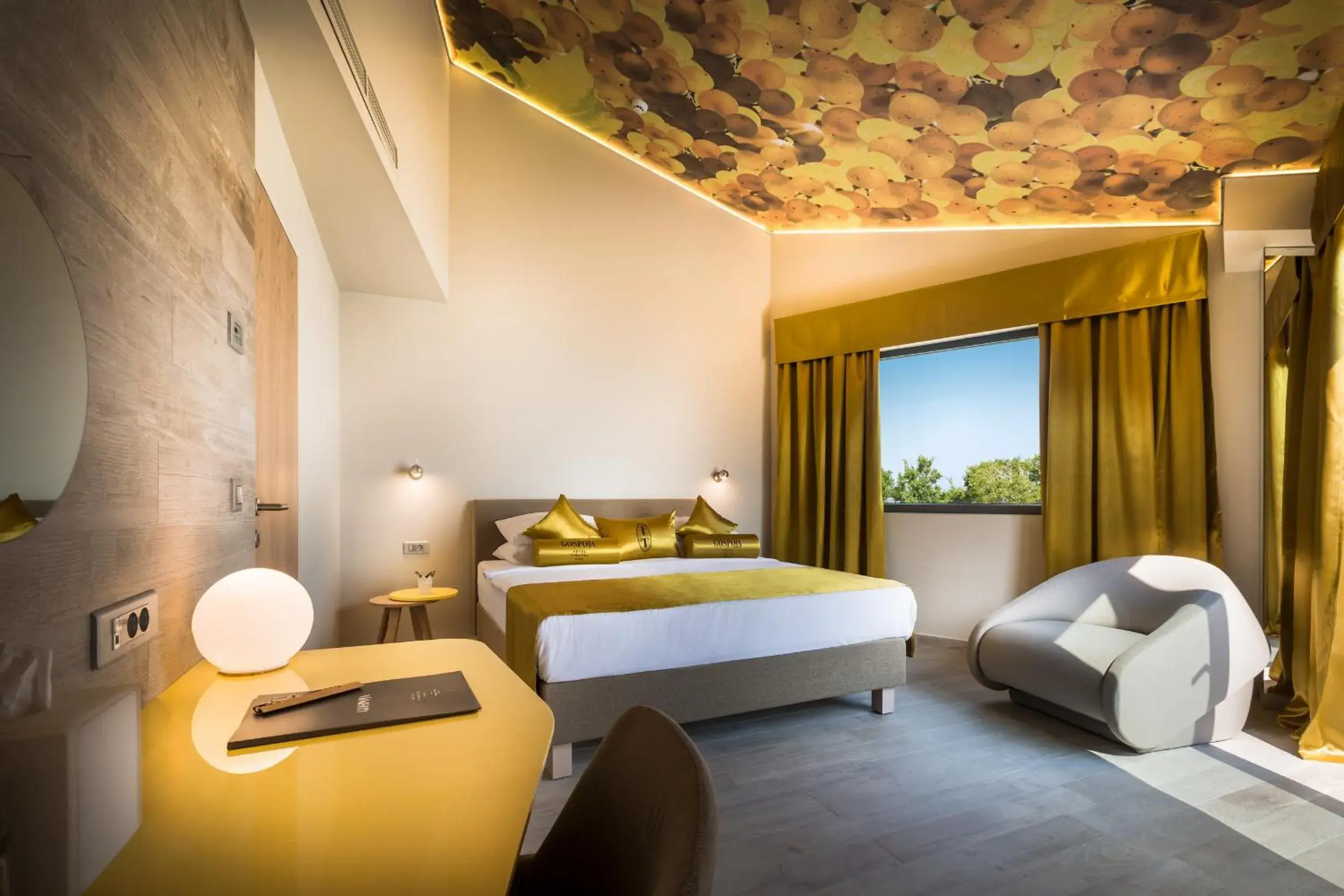 Deluxe Family Room with Balcony and Sea View in Hotel Vinotel Gospoja Deluxe Family Room with Balcony and Sea View in Hotel Vinotel Gospoja