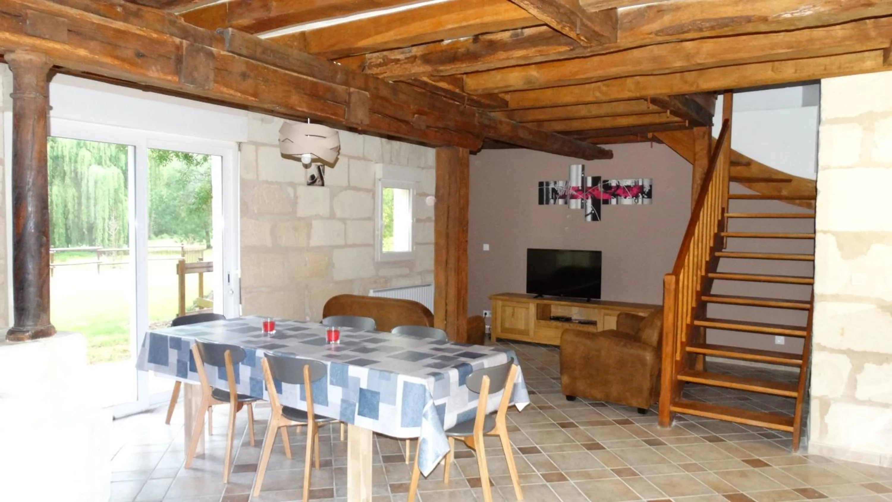 Communal lounge/ TV room in Moulin de reigner