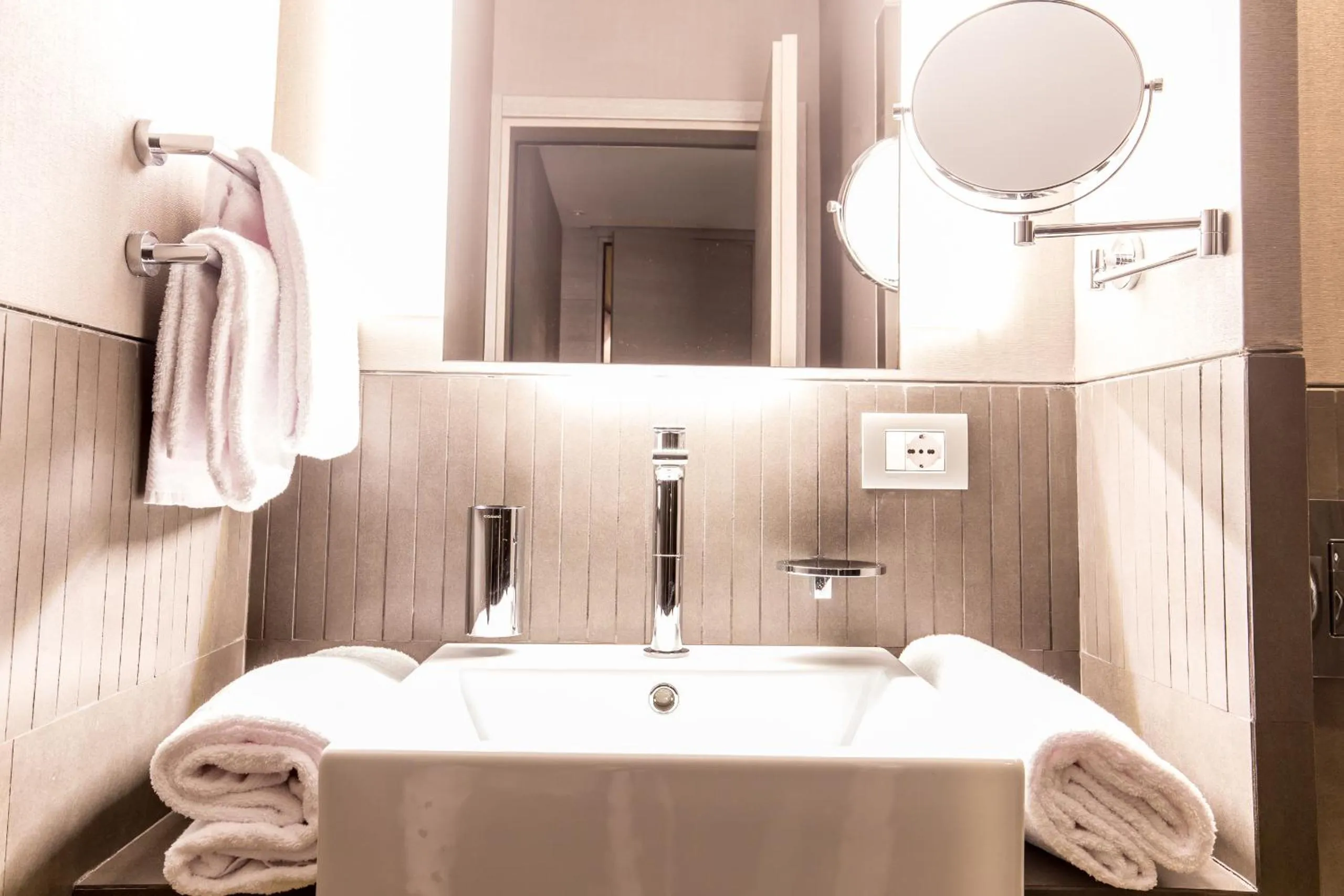 Bathroom in Orazio Palace Hotel