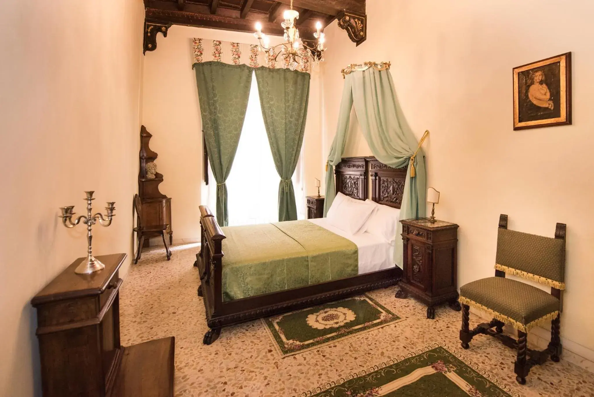 Double Room with Shared Bathroom in All'ombra della Torre only Rooms Double Room with Shared Bathroom in All'ombra della Torre only Rooms